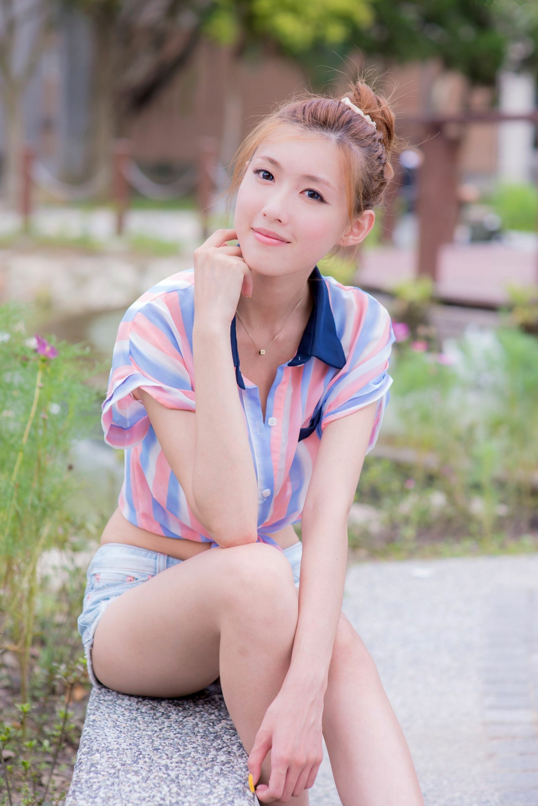 Gallery - 台湾正妹Kila晶晶廖挺伶：清新条纹露脐装搭配热裤街拍，治愈系甜美少女户外写真集台湾街拍清新气质治愈系 女神私房照_秀色女神 - image 4
