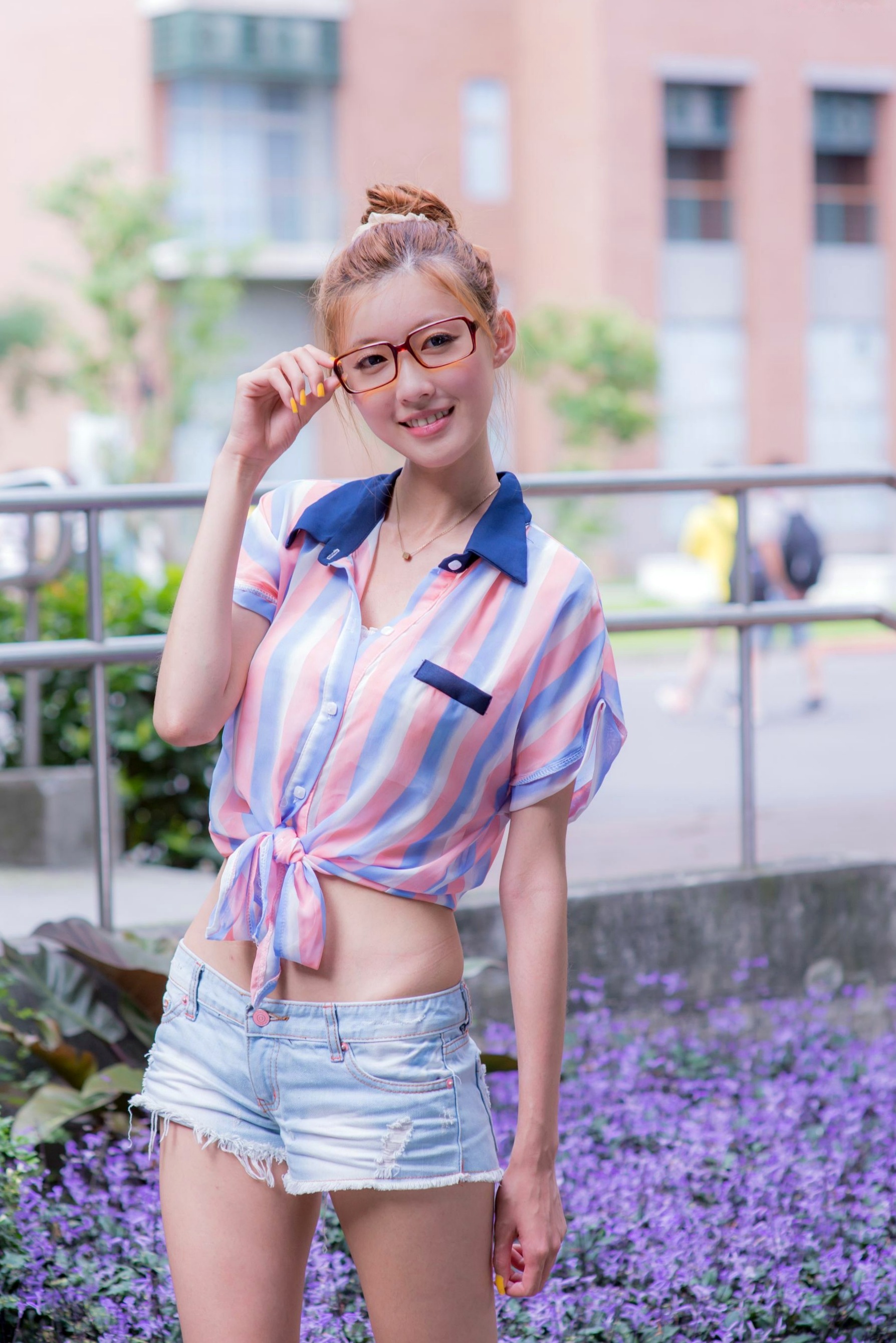 Gallery - 台湾正妹Kila晶晶廖挺伶：清新条纹露脐装搭配热裤街拍，治愈系甜美少女户外写真集台湾街拍清新气质治愈系 女神私房照_秀色女神 - image 14