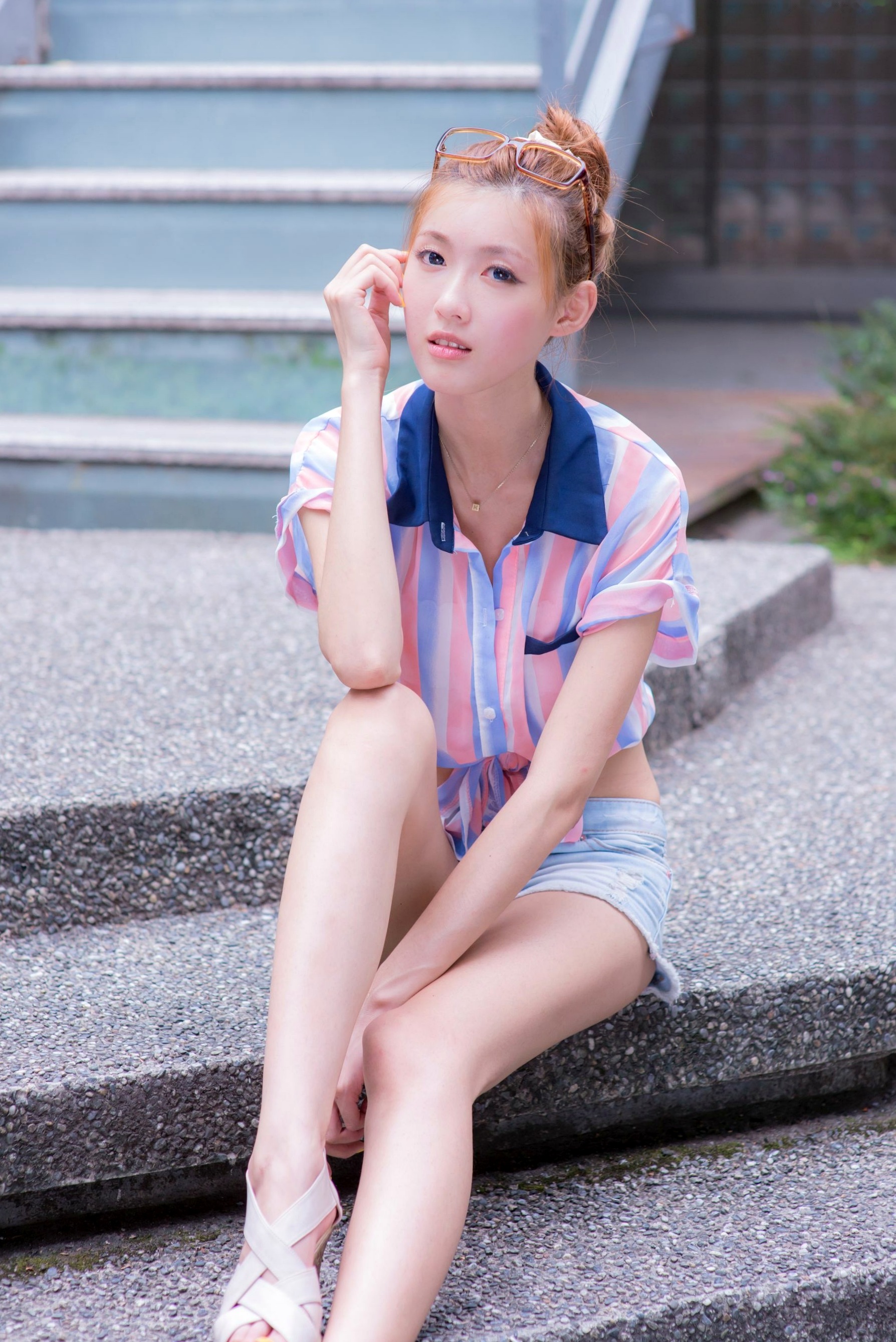 Gallery - 台湾正妹Kila晶晶廖挺伶：清新条纹露脐装搭配热裤街拍，治愈系甜美少女户外写真集台湾街拍清新气质治愈系 女神私房照_秀色女神 - image 21