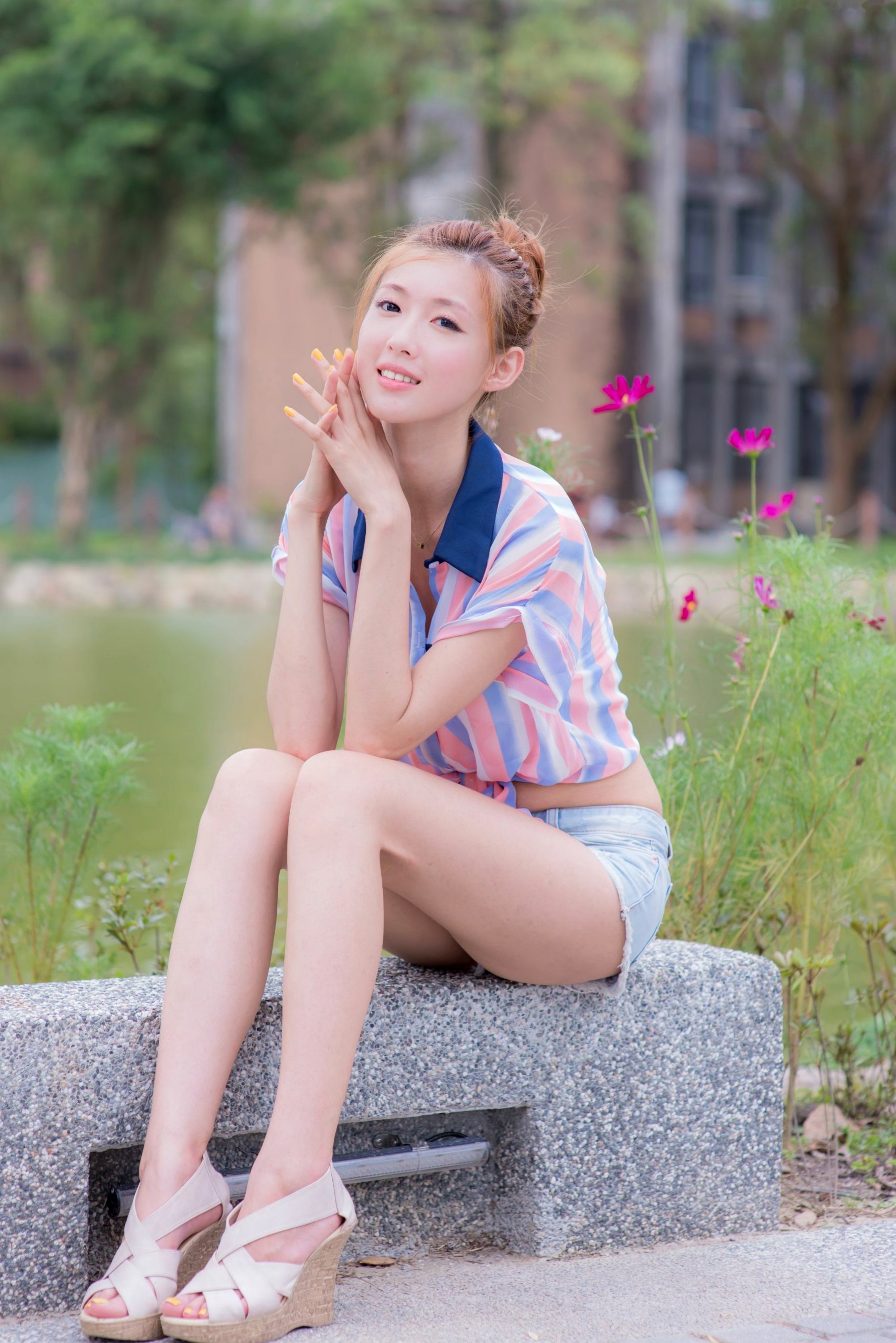 Gallery - 台湾正妹Kila晶晶廖挺伶：清新条纹露脐装搭配热裤街拍，治愈系甜美少女户外写真集台湾街拍清新气质治愈系 女神私房照_秀色女神 - image 30