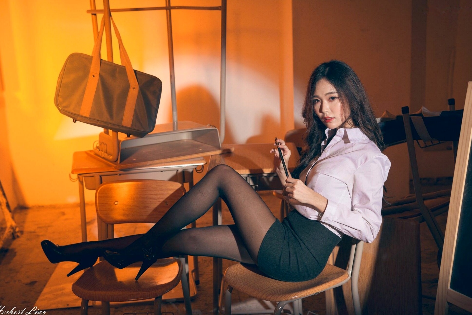 Gallery - 台湾正妹黄上晏Rubis教室主题黑丝制服诱惑，气场全开冷艳御姐写真集黑丝制服诱惑御女郎 - Royal Lady 女神 女神私房照_秀色女神 - image 4