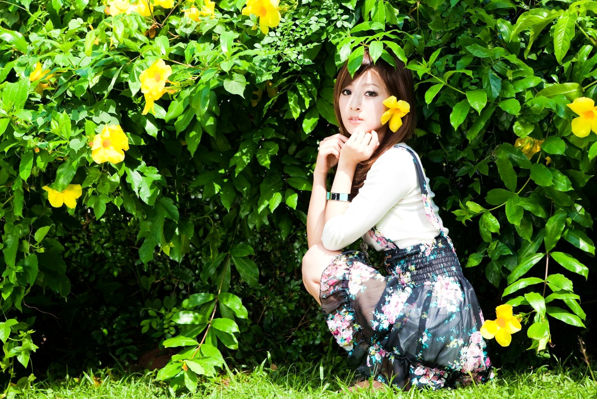 Gallery - 台湾正妹_张凯洁/Mikako《中興新村外拍》写真集，清新户外少女风，甜美可人，简约穿搭尽显修长美腿台湾户外清新治愈系美腿 女神私房照_秀色女神 - image 5