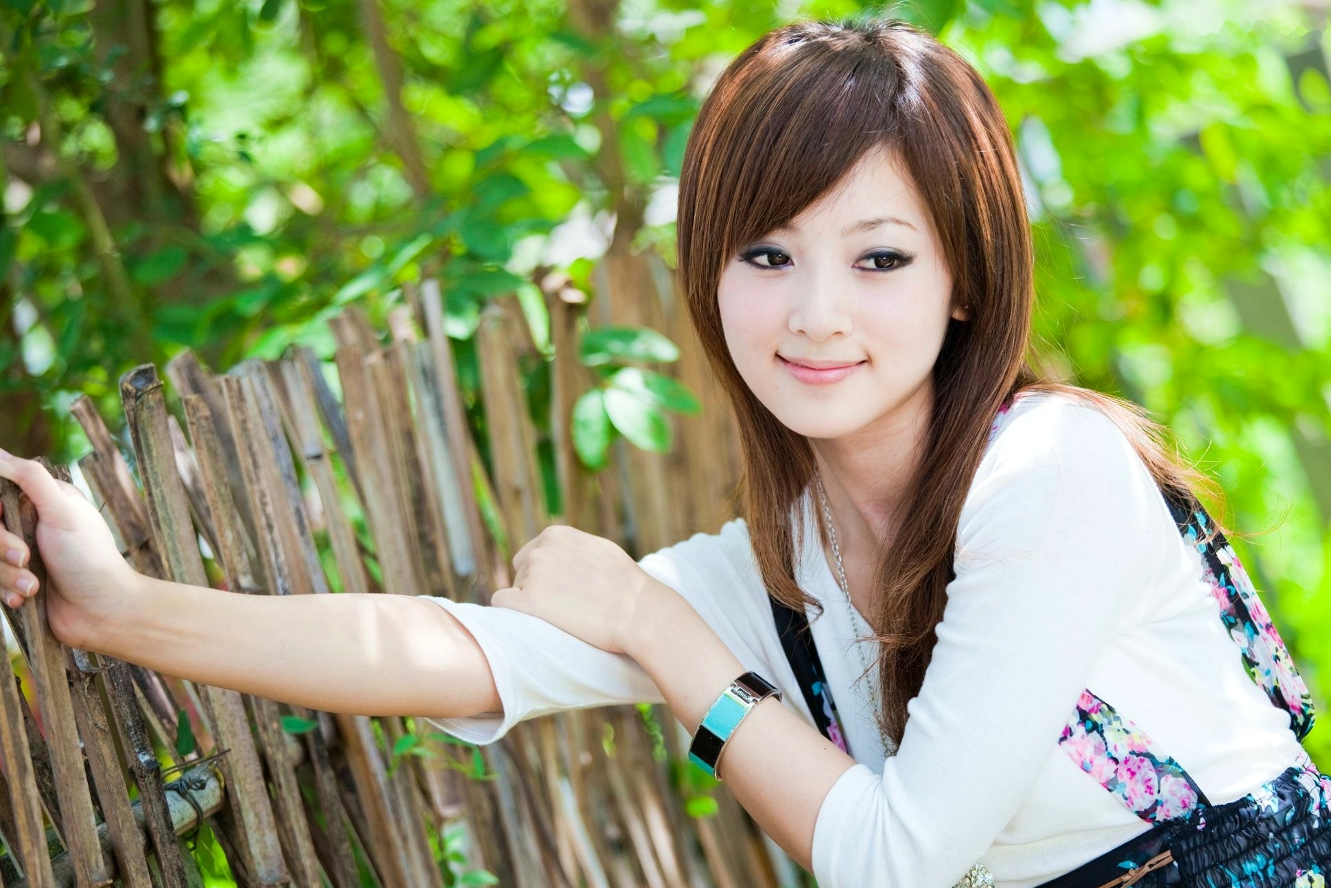 Gallery - 台湾正妹_张凯洁/Mikako《中興新村外拍》写真集，清新户外少女风，甜美可人，简约穿搭尽显修长美腿台湾户外清新治愈系美腿 女神私房照_秀色女神 - image 18