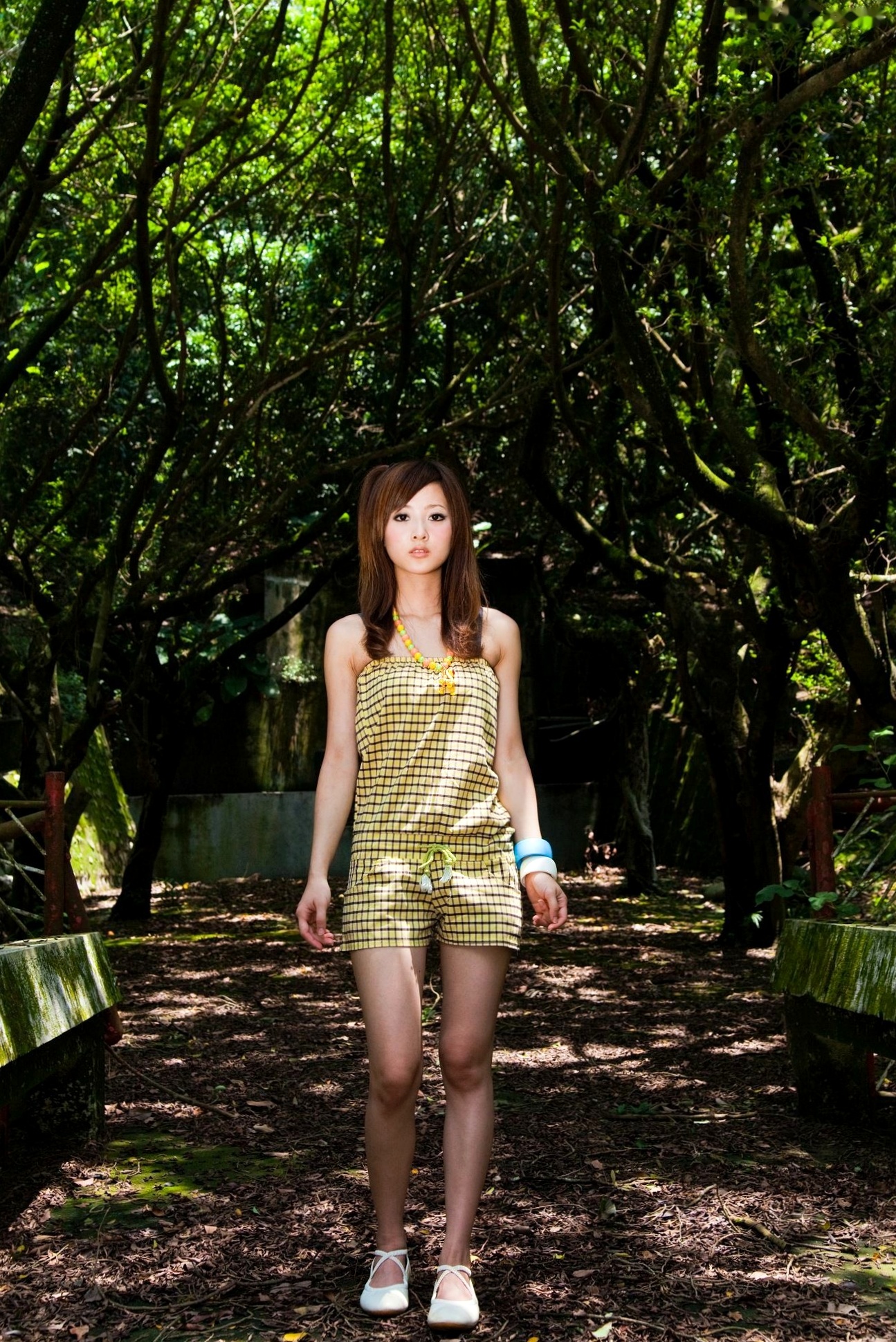 Gallery - 台湾正妹_张凯洁/Mikako《中興新村外拍》写真集，清新户外少女风，甜美可人，简约穿搭尽显修长美腿台湾户外清新治愈系美腿 女神私房照_秀色女神 - image 49