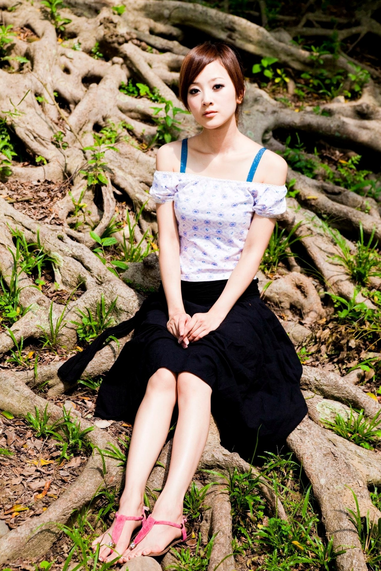Gallery - 台湾正妹_张凯洁/Mikako《中興新村外拍》写真集，清新户外少女风，甜美可人，简约穿搭尽显修长美腿台湾户外清新治愈系美腿 女神私房照_秀色女神 - image 54