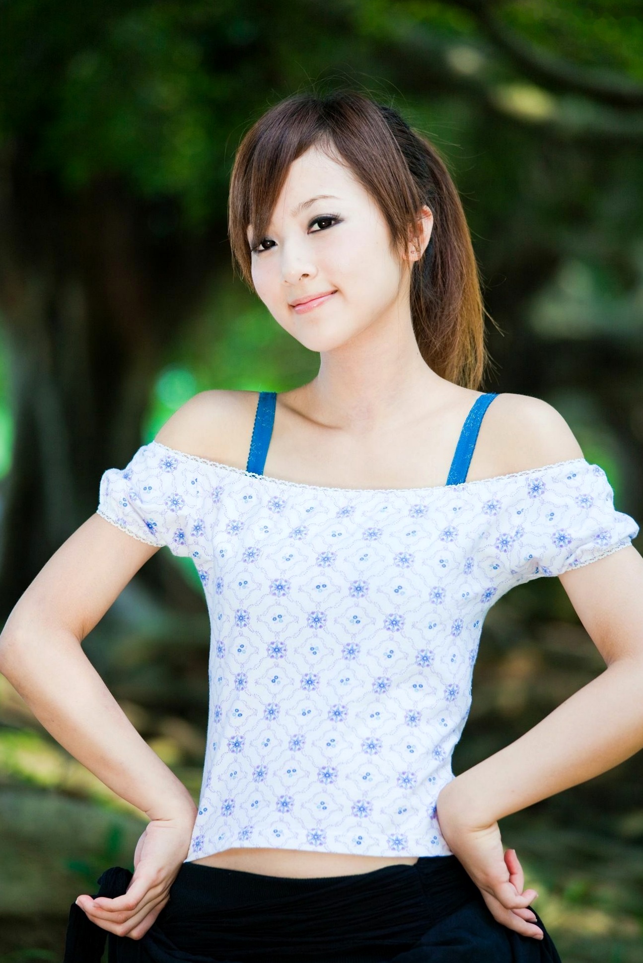 Gallery - 台湾正妹_张凯洁/Mikako《中興新村外拍》写真集，清新户外少女风，甜美可人，简约穿搭尽显修长美腿台湾户外清新治愈系美腿 女神私房照_秀色女神 - image 57