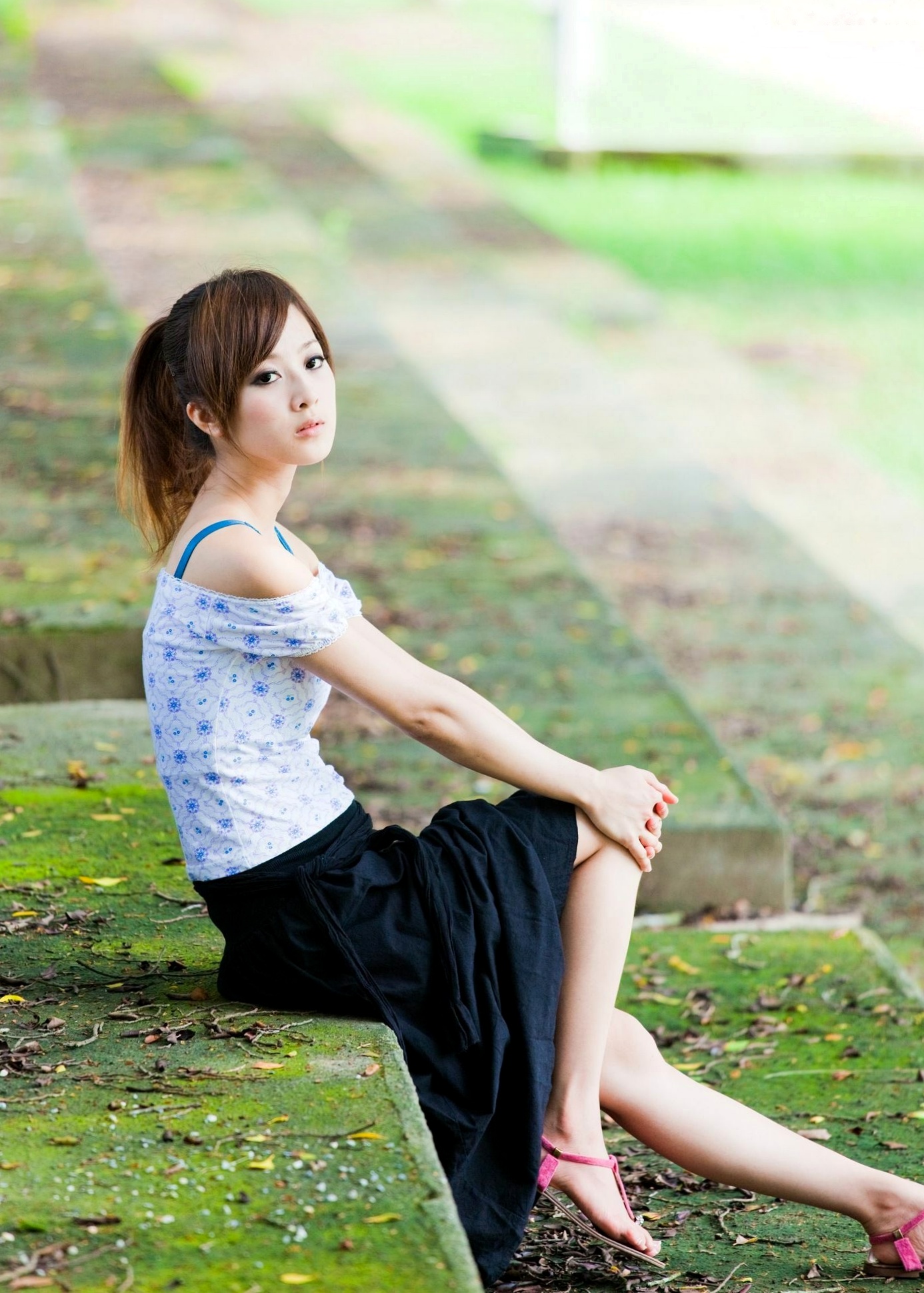 Gallery - 台湾正妹_张凯洁/Mikako《中興新村外拍》写真集，清新户外少女风，甜美可人，简约穿搭尽显修长美腿台湾户外清新治愈系美腿 女神私房照_秀色女神 - image 63