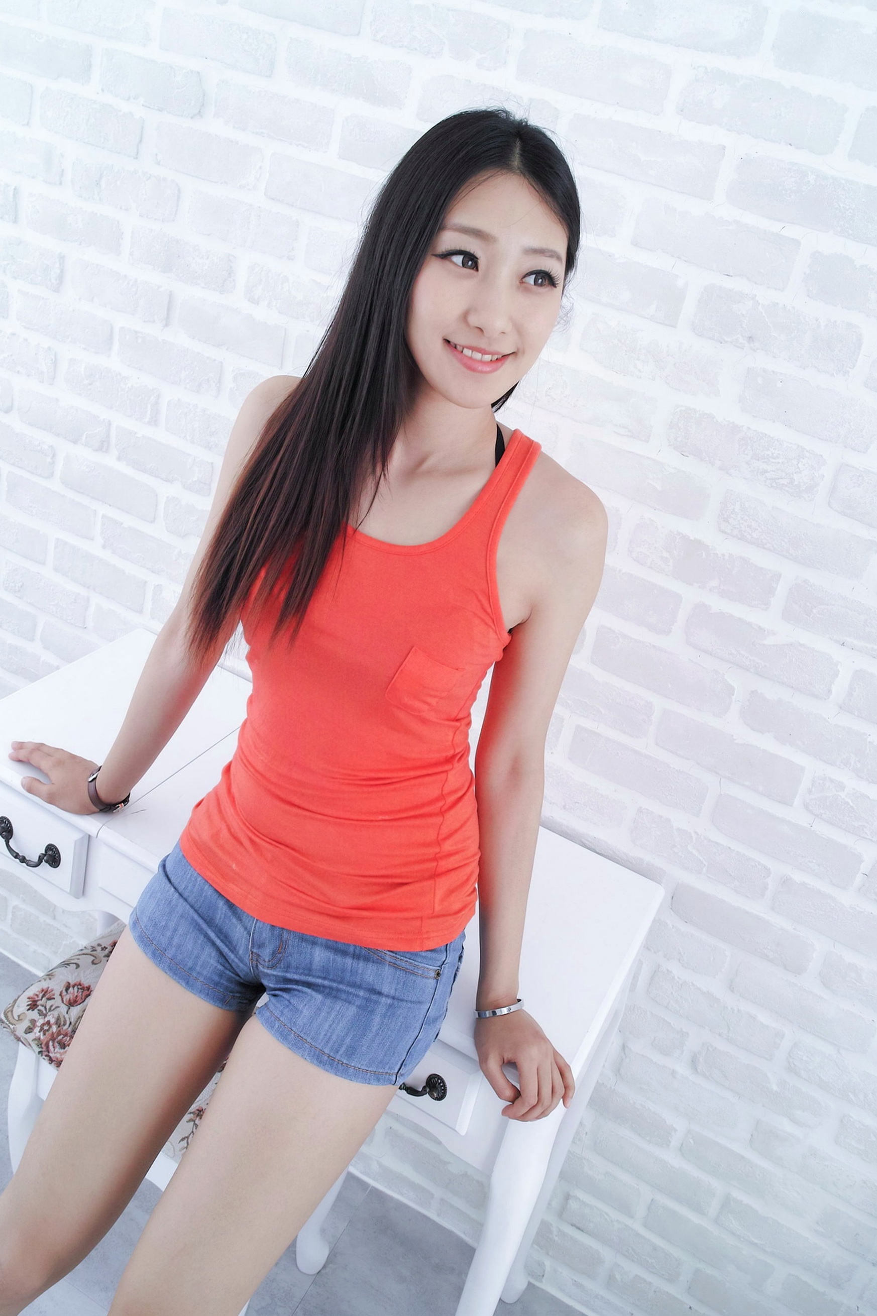 台湾模特Joan小葵清新居家私房与信义街拍写真，展现长腿迷人气质美感 [48P]