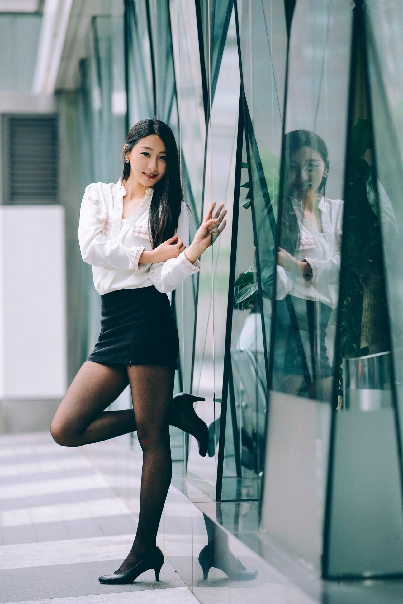 台湾模特Joan小葵清新居家私房与信义街拍写真，展现长腿迷人气质美感 [48P]