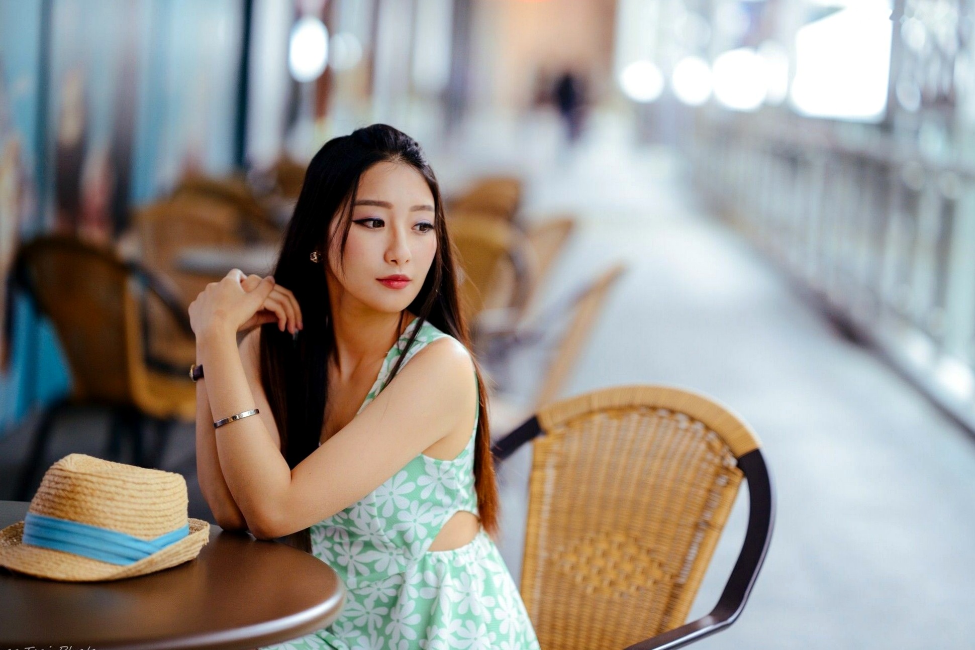 台湾模特Joan小葵清新居家私房与信义街拍写真，展现长腿迷人气质美感 [48P]