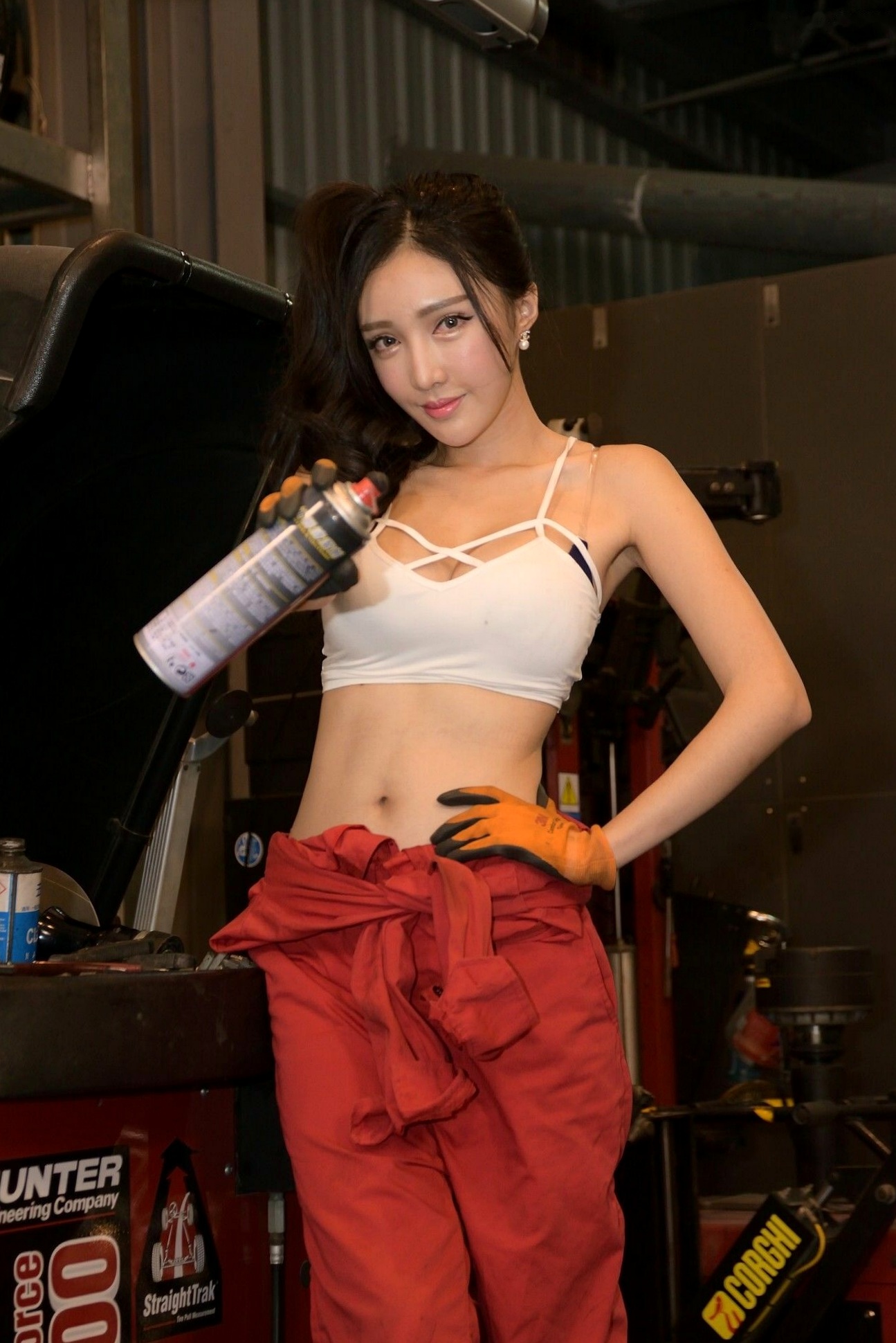 Gallery - 台湾正妹赵芸Syuan《美颜的汽车修理工》写真集，维修工厂风格诱惑私房照台湾性感诱惑私房照女神 女神私房照_秀色女神 - image 23