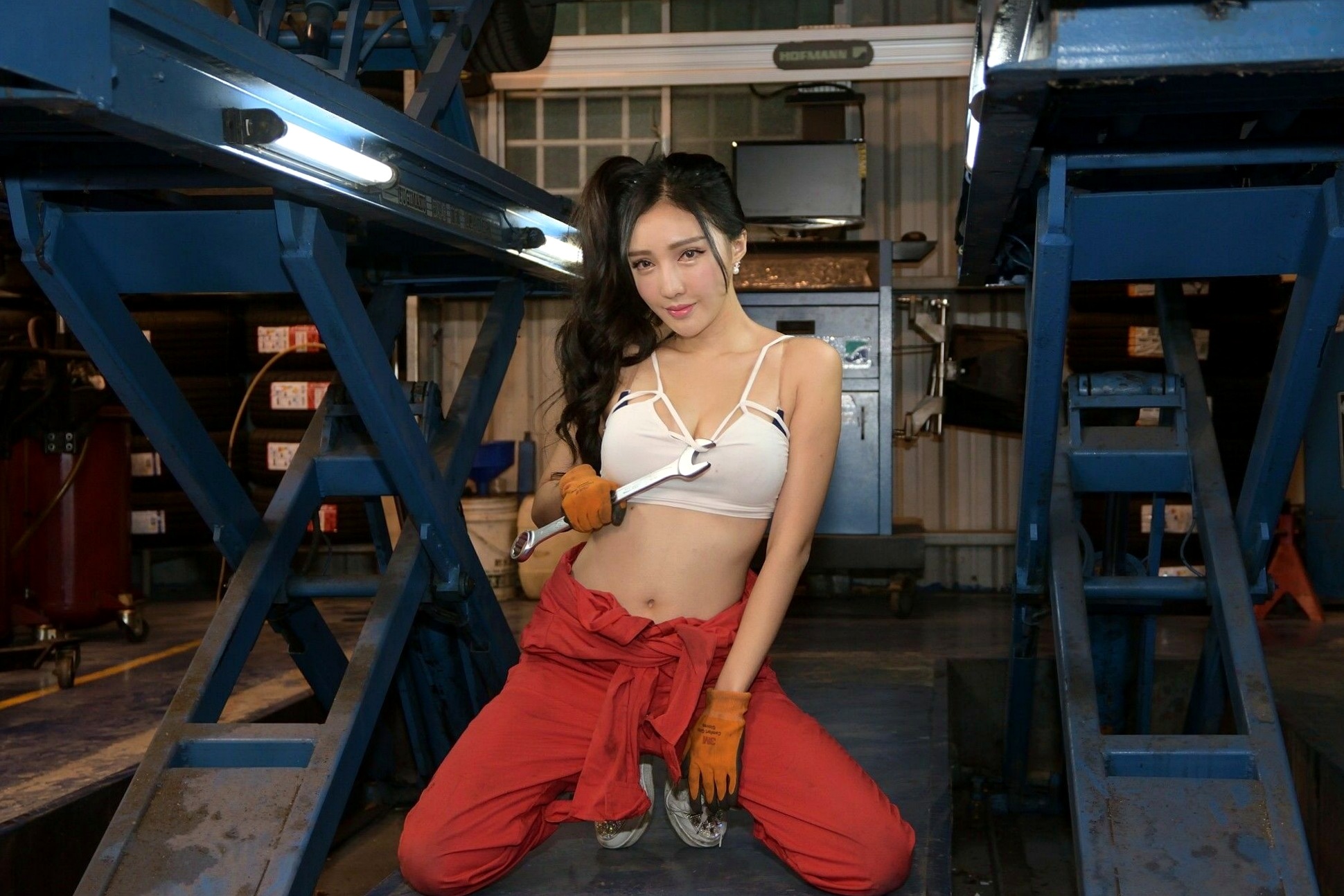Gallery - 台湾正妹赵芸Syuan《美颜的汽车修理工》写真集，维修工厂风格诱惑私房照台湾性感诱惑私房照女神 女神私房照_秀色女神 - image 44