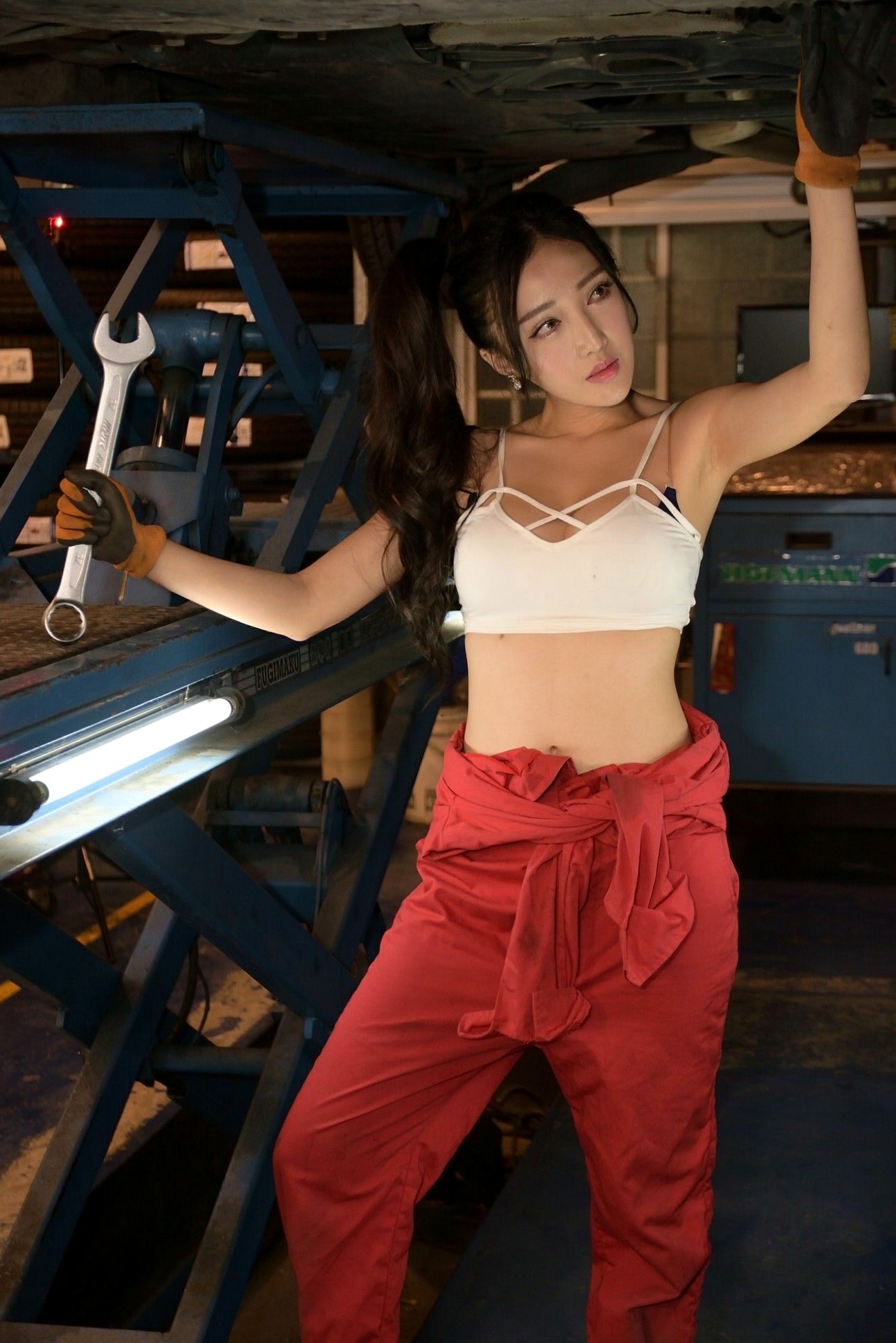 Gallery - 台湾正妹赵芸Syuan《美颜的汽车修理工》写真集，维修工厂风格诱惑私房照台湾性感诱惑私房照女神 女神私房照_秀色女神 - image 52