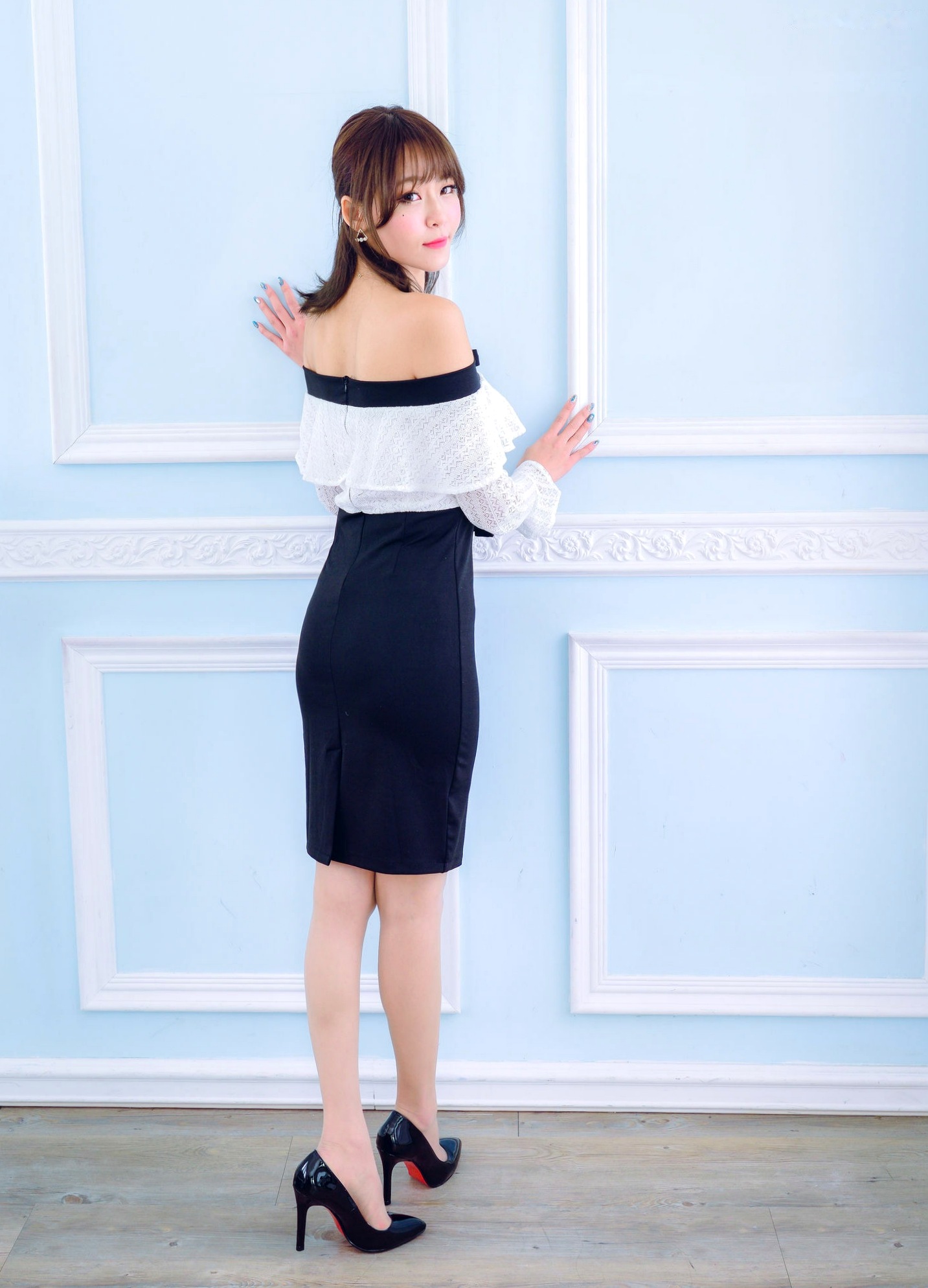 Gallery - 台湾正妹Winnie小雪/庄咏惠 精致室内私房写真 曼妙身材红色礼服诱惑 [90P]台湾私房照性感女神气质 女神私房照_秀色女神 - image 8