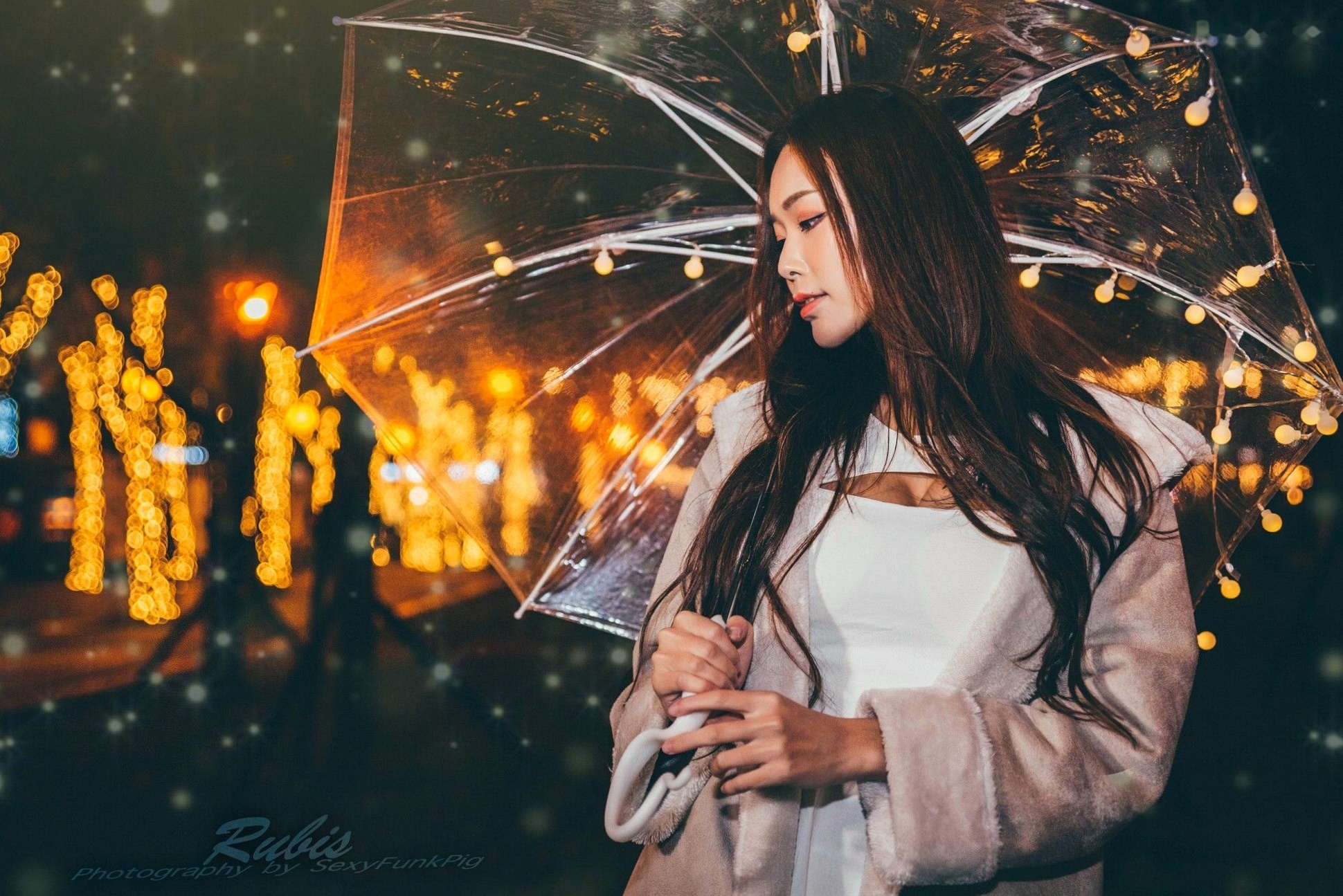 Gallery - 台湾正妹黄上晏Rubis新北耶诞城夜拍，火红圣诞兔女郎性感写真，绚烂灯海下的绝美长腿视觉盛宴台湾女神户外清纯街拍 女神私房照_秀色女神 - image 2