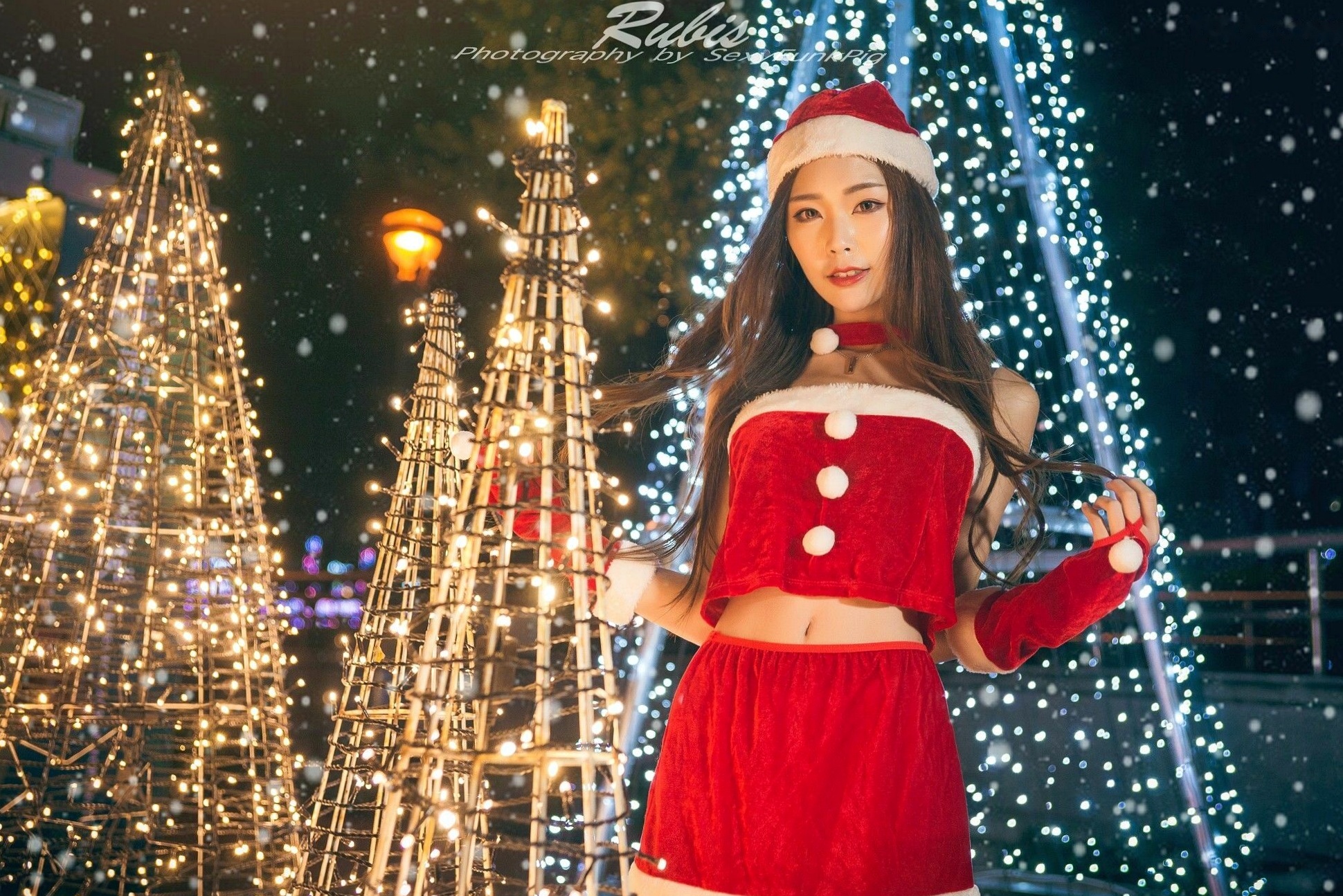 Gallery - 台湾正妹黄上晏Rubis新北耶诞城夜拍，火红圣诞兔女郎性感写真，绚烂灯海下的绝美长腿视觉盛宴台湾女神户外清纯街拍 女神私房照_秀色女神 - image 24