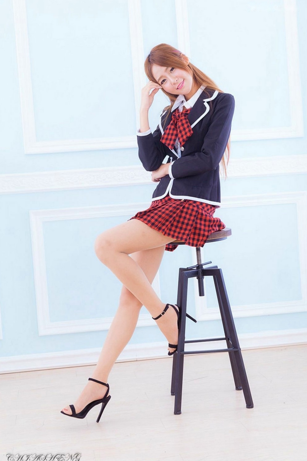 台湾正妹庄温妮Winnie百变时装棚拍，清纯校服与性感制服诱惑套图合集 (104P)