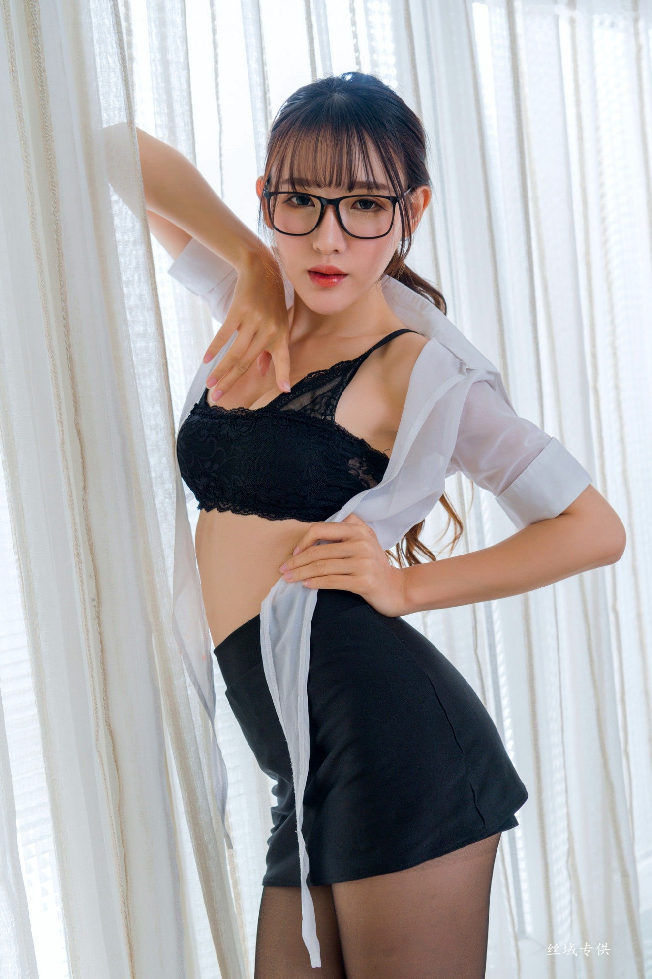 Gallery - 台湾正妹 Katie_比比兒 制服诱惑，知性OL黑丝眼镜老师，职场风美腿私房写真合集台湾美腿制服诱惑黑丝 女神私房照_秀色女神 - image 33