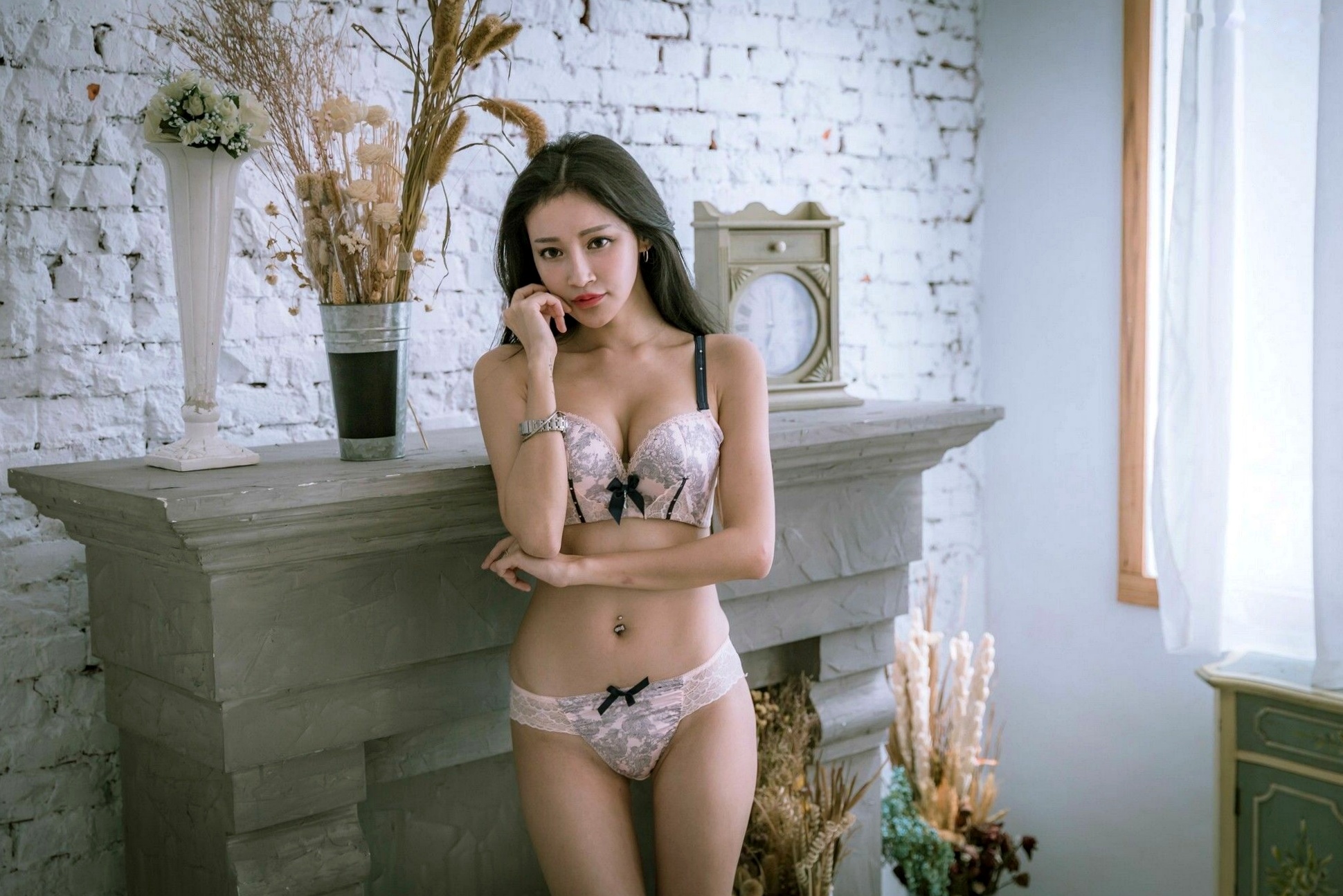 Gallery - 台湾正妹詹艾葳Avril极致诱惑写真，精品内衣搭配吊带白丝，奢华家居室内大片性感诱惑丝袜内衣私房照 女神私房照_秀色女神 - image 45