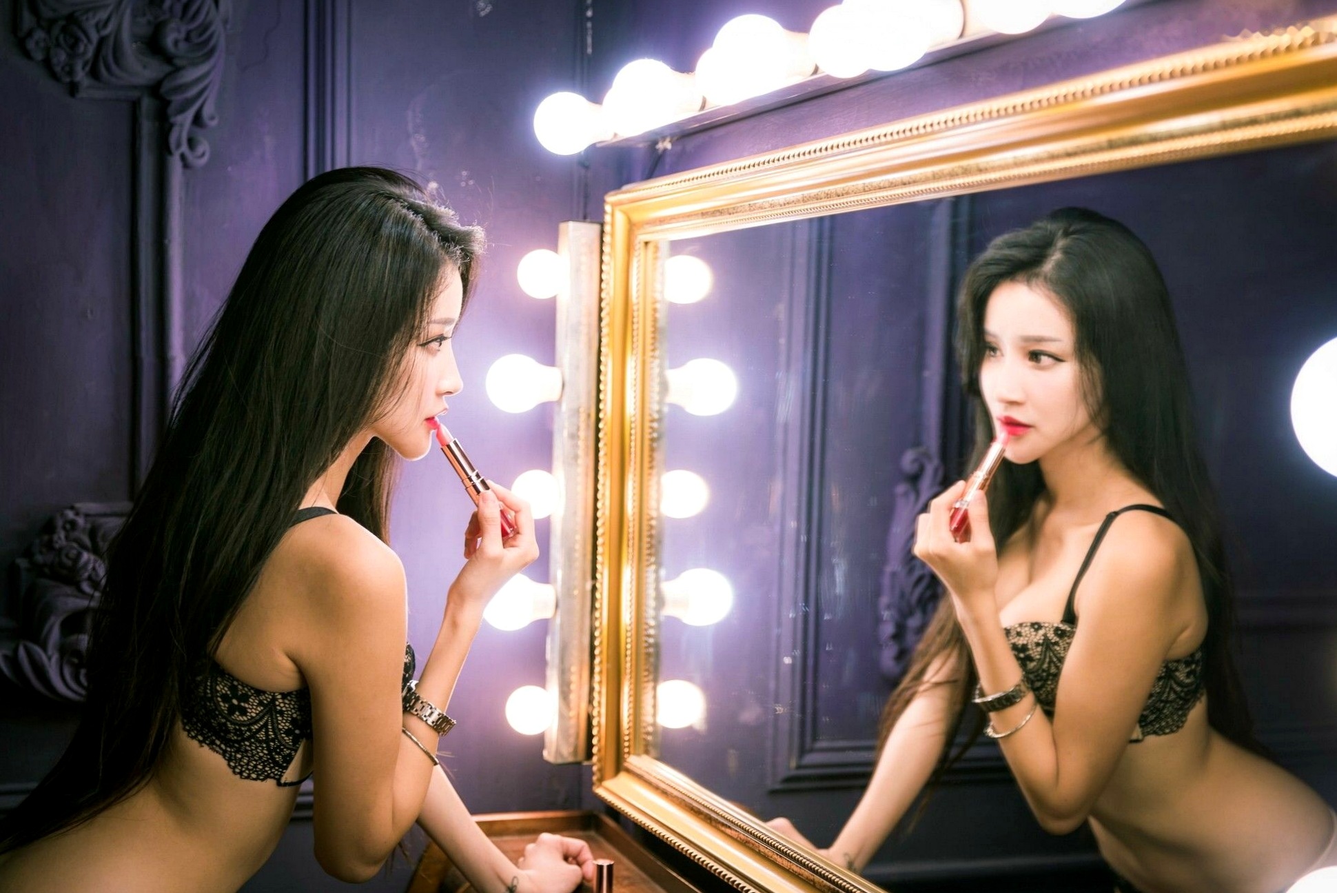 Gallery - 台湾正妹詹艾葳Avril极致诱惑写真，精品内衣搭配吊带白丝，奢华家居室内大片性感诱惑丝袜内衣私房照 女神私房照_秀色女神 - image 57