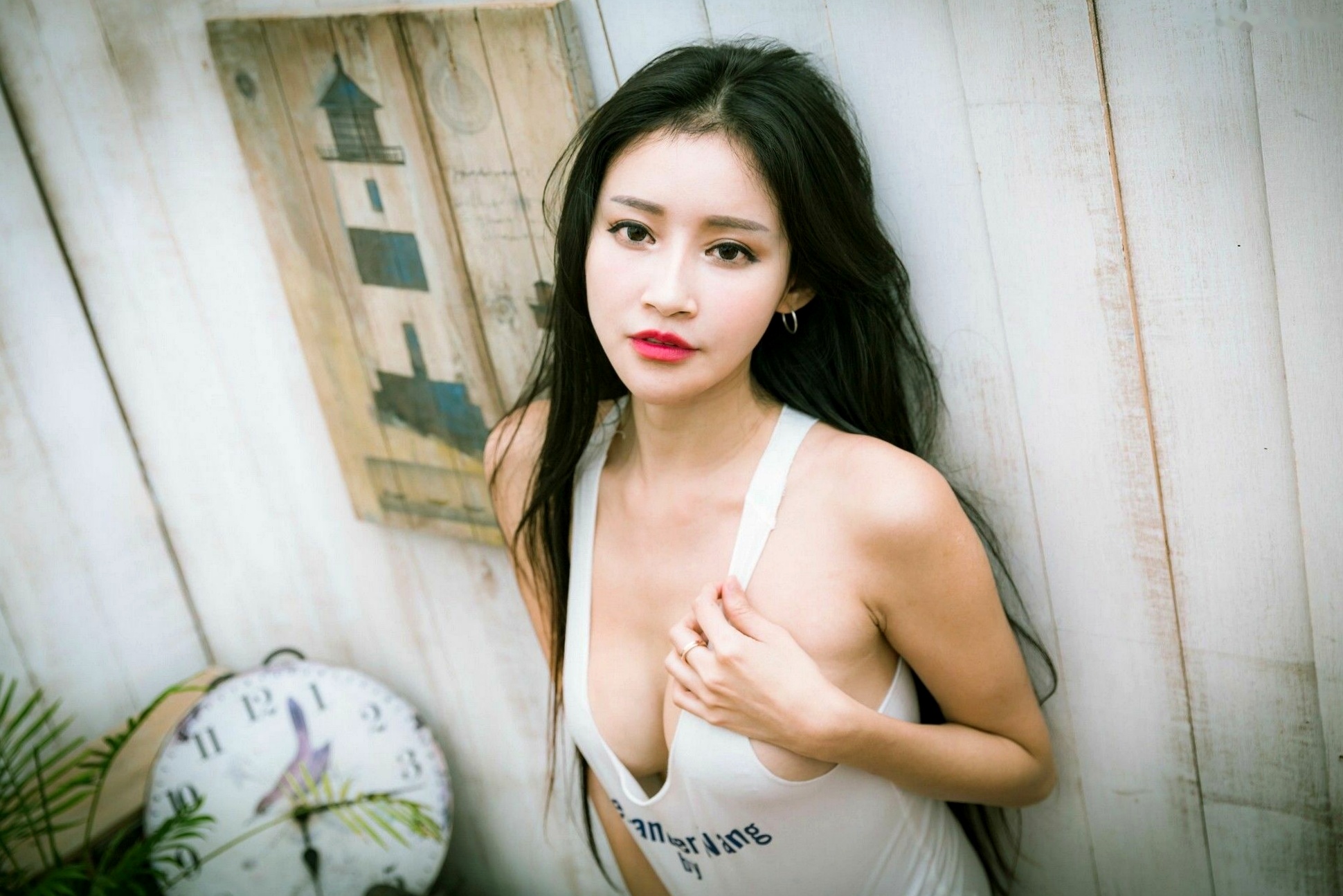 Gallery - 台湾正妹詹艾葳Avril极致诱惑写真，精品内衣搭配吊带白丝，奢华家居室内大片性感诱惑丝袜内衣私房照 女神私房照_秀色女神 - image 80