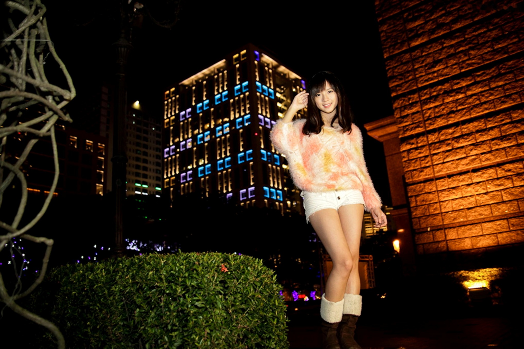 Gallery - 台湾正妹虞成敬(小敬)《信义商区圣诞节夜拍》清纯街拍写真集，圣诞节日氛围感拉满，治愈系甜美笑容迷人台湾街拍清新治愈系女神 女神私房照_秀色女神 - image 6