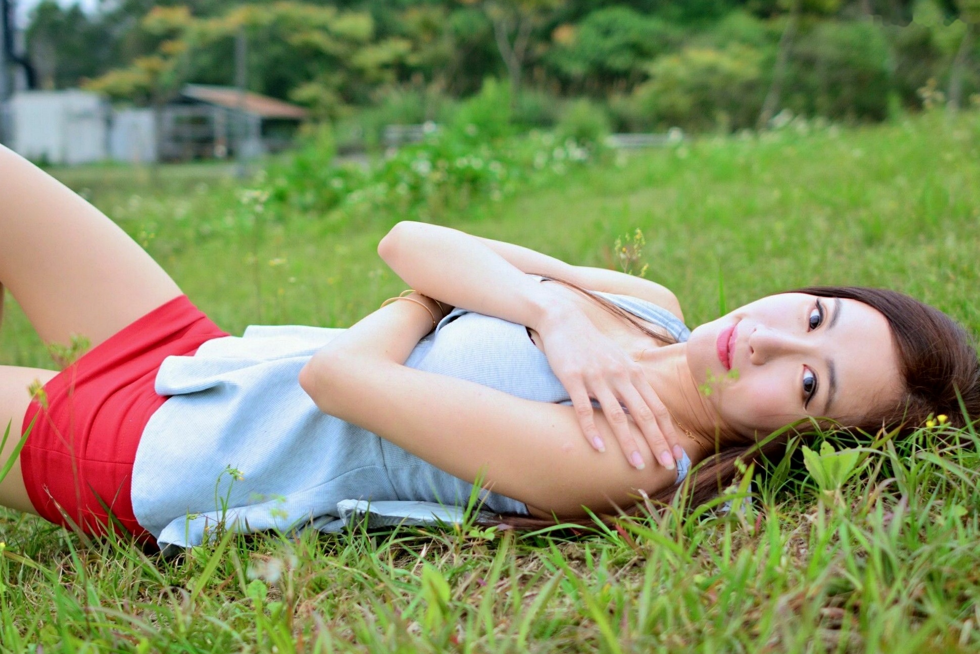 Gallery - 台湾正妹Dora妍希《山水绿户外》清新写真，甜美御姐多套穿搭尽显修长美腿与性感身材台湾性感气质户外女神 女神私房照_秀色女神 - image 32
