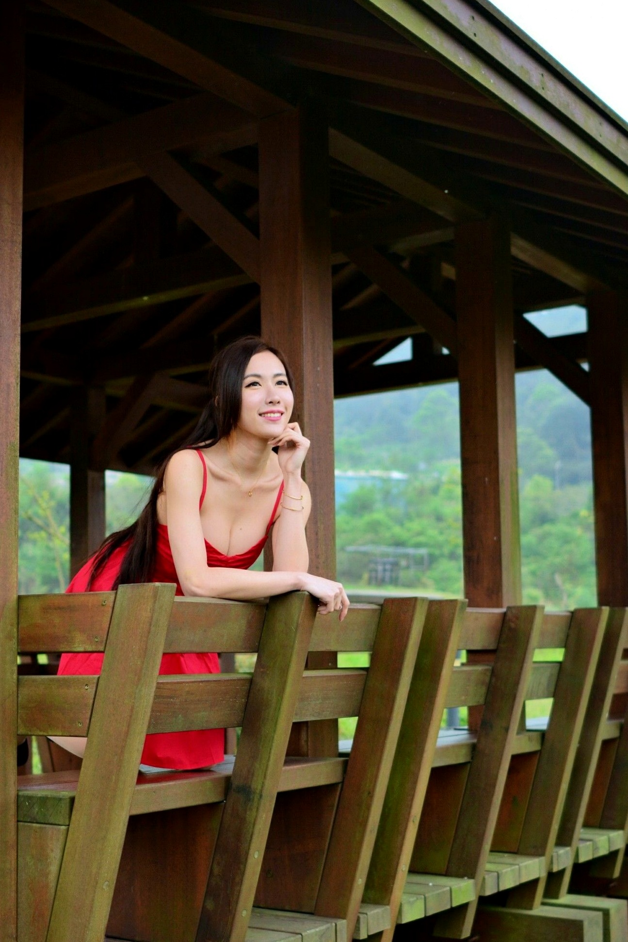 Gallery - 台湾正妹Dora妍希《山水绿户外》清新写真，甜美御姐多套穿搭尽显修长美腿与性感身材台湾性感气质户外女神 女神私房照_秀色女神 - image 41
