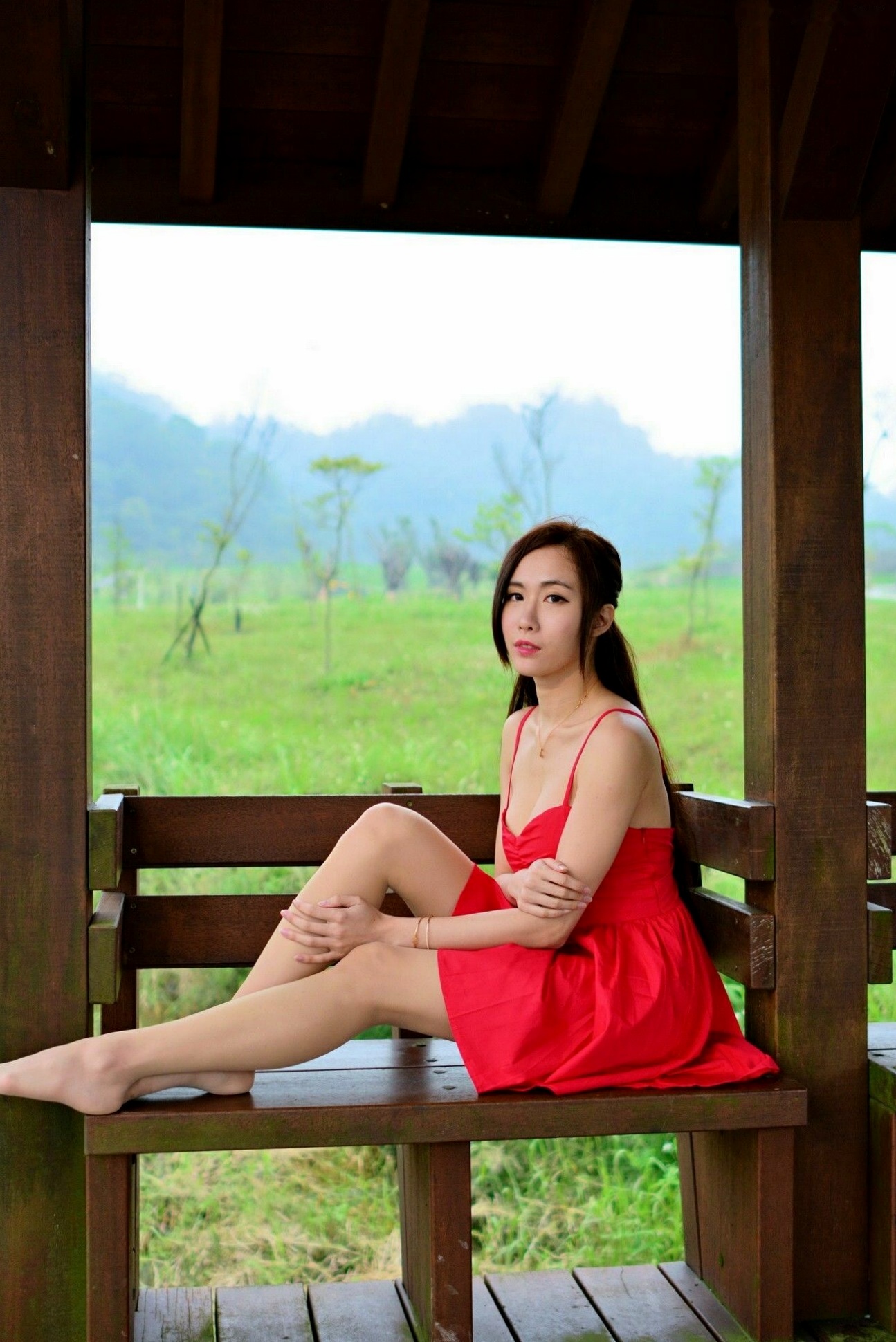 Gallery - 台湾正妹Dora妍希《山水绿户外》清新写真，甜美御姐多套穿搭尽显修长美腿与性感身材台湾性感气质户外女神 女神私房照_秀色女神 - image 44