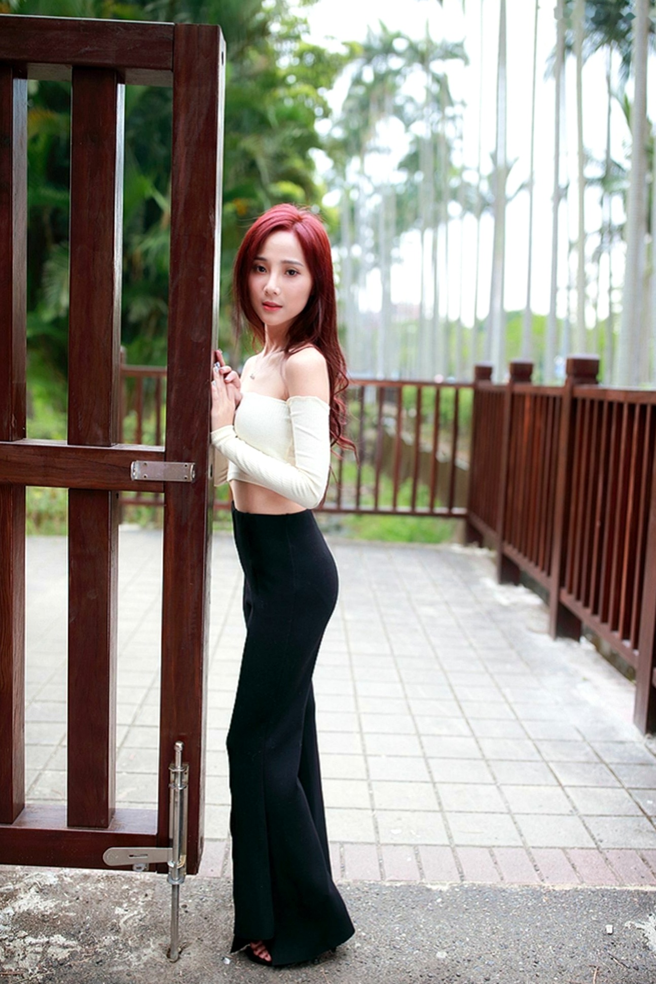 Gallery - 台湾正妹雨玄士林官邸户外写真，清新甜美风氧气少女，气质温柔治愈系人像 [83P]台湾户外气质清新治愈系 女神私房照_秀色女神 - image 17