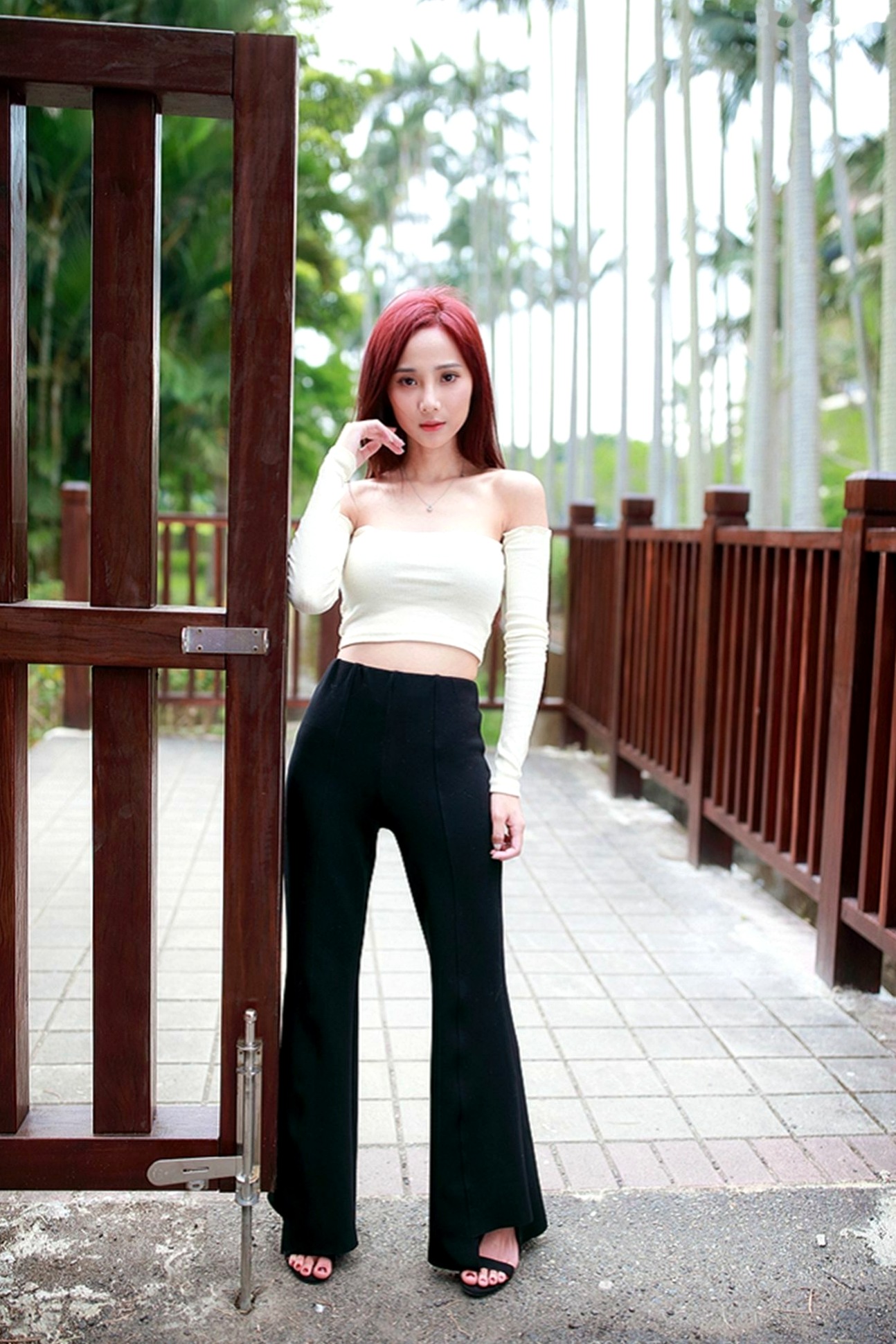 Gallery - 台湾正妹雨玄士林官邸户外写真，清新甜美风氧气少女，气质温柔治愈系人像 [83P]台湾户外气质清新治愈系 女神私房照_秀色女神 - image 19