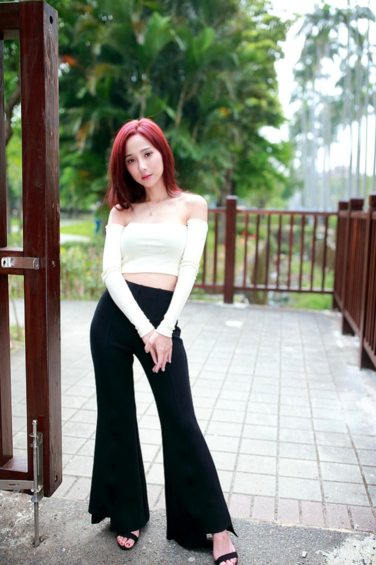 Gallery - 台湾正妹雨玄士林官邸户外写真，清新甜美风氧气少女，气质温柔治愈系人像 [83P]台湾户外气质清新治愈系 女神私房照_秀色女神 - image 22