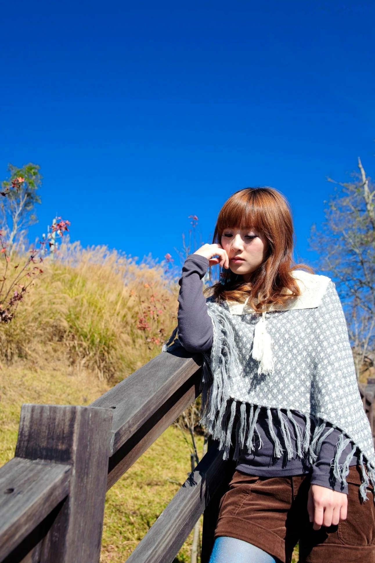 台湾正妹_果子MM/张允霏《果子遊清境》户外清新写真，元气少女自然随性穿搭，甜美笑容治愈系旅拍