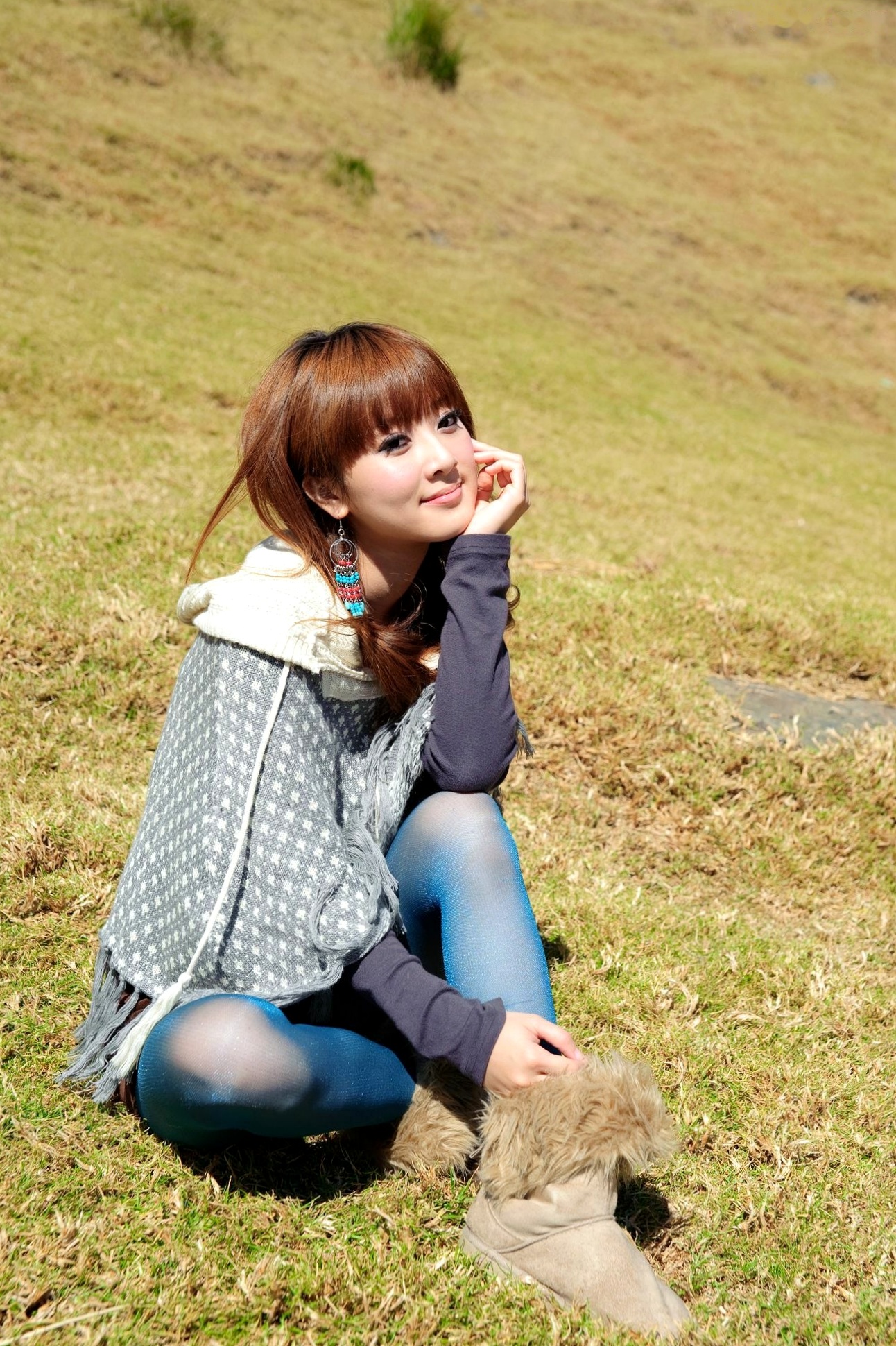 台湾正妹_果子MM/张允霏《果子遊清境》户外清新写真，元气少女自然随性穿搭，甜美笑容治愈系旅拍
