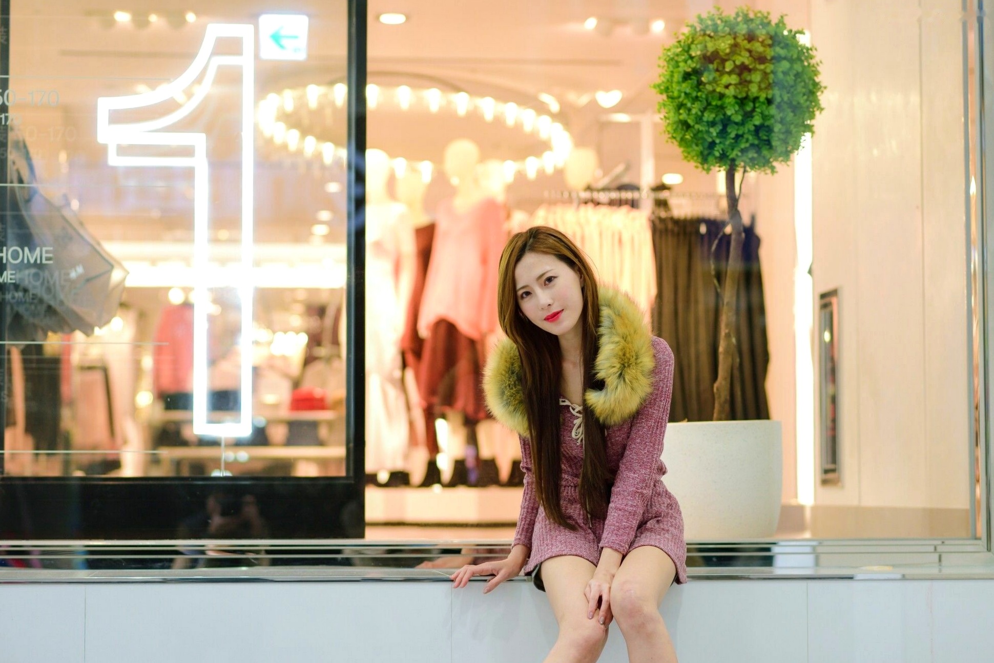 台湾正妹黄艾比Abbie时尚街拍写真，都市修长美腿风采与百变潮流穿搭魅力 [45P]