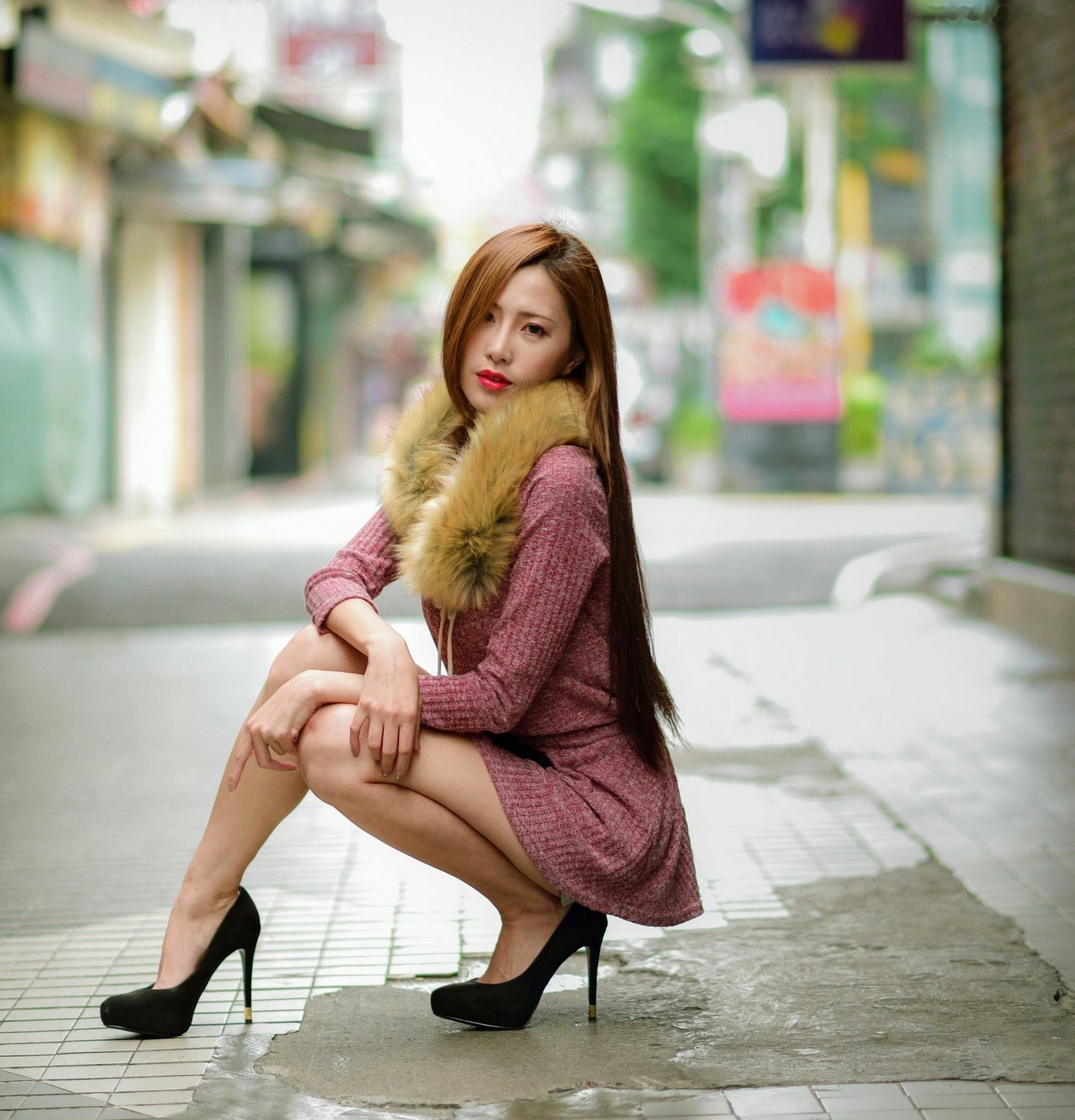 台湾正妹黄艾比Abbie时尚街拍写真，都市修长美腿风采与百变潮流穿搭魅力 [45P]
