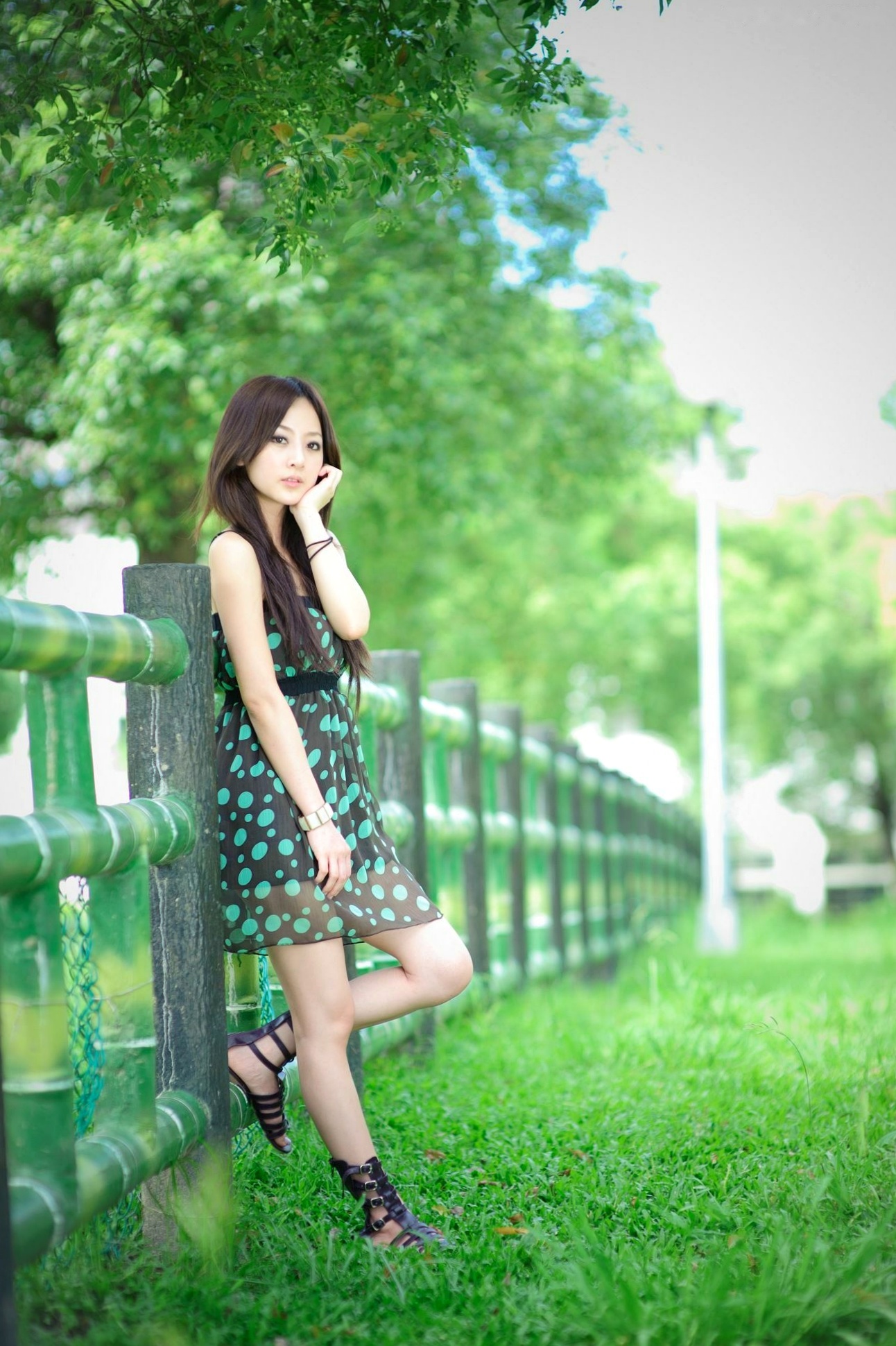 Gallery - 台湾正妹张允霏果子MM户外街拍写真，清新甜美气质，永和四号公园治愈系少女外拍图集台湾清新户外街拍治愈系 女神私房照_秀色女神 - image 2