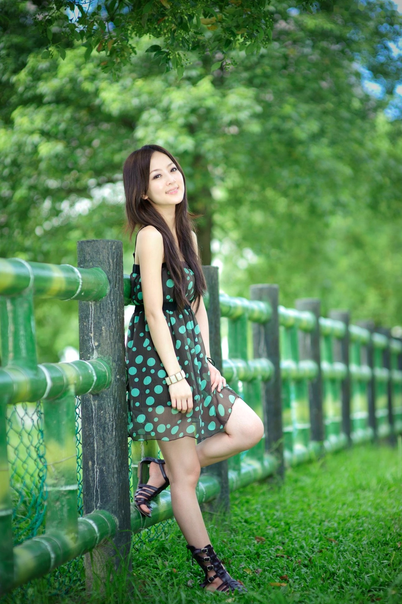 Gallery - 台湾正妹张允霏果子MM户外街拍写真，清新甜美气质，永和四号公园治愈系少女外拍图集台湾清新户外街拍治愈系 女神私房照_秀色女神 - image 4
