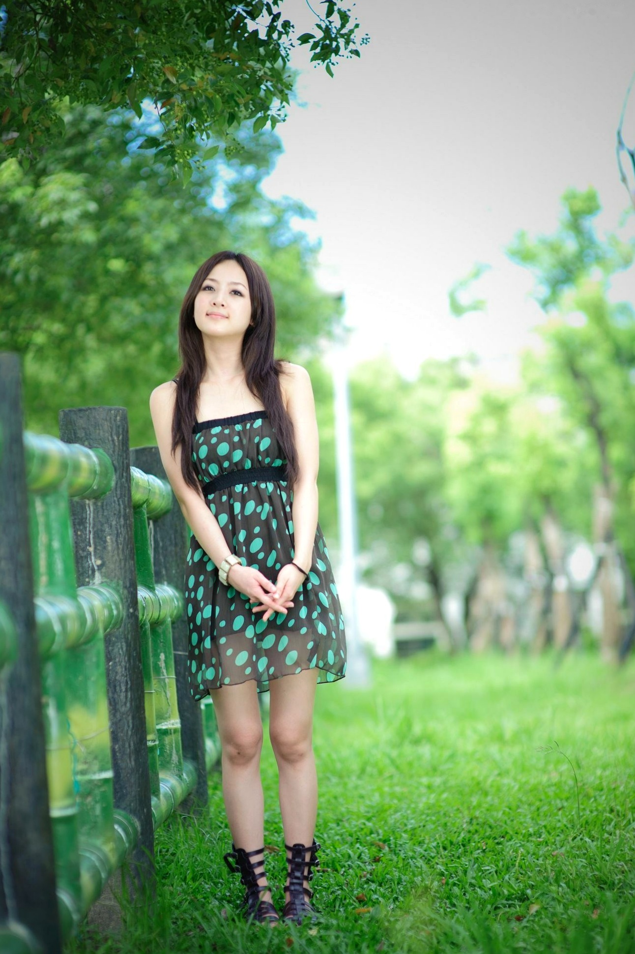 Gallery - 台湾正妹张允霏果子MM户外街拍写真，清新甜美气质，永和四号公园治愈系少女外拍图集台湾清新户外街拍治愈系 女神私房照_秀色女神 - image 5