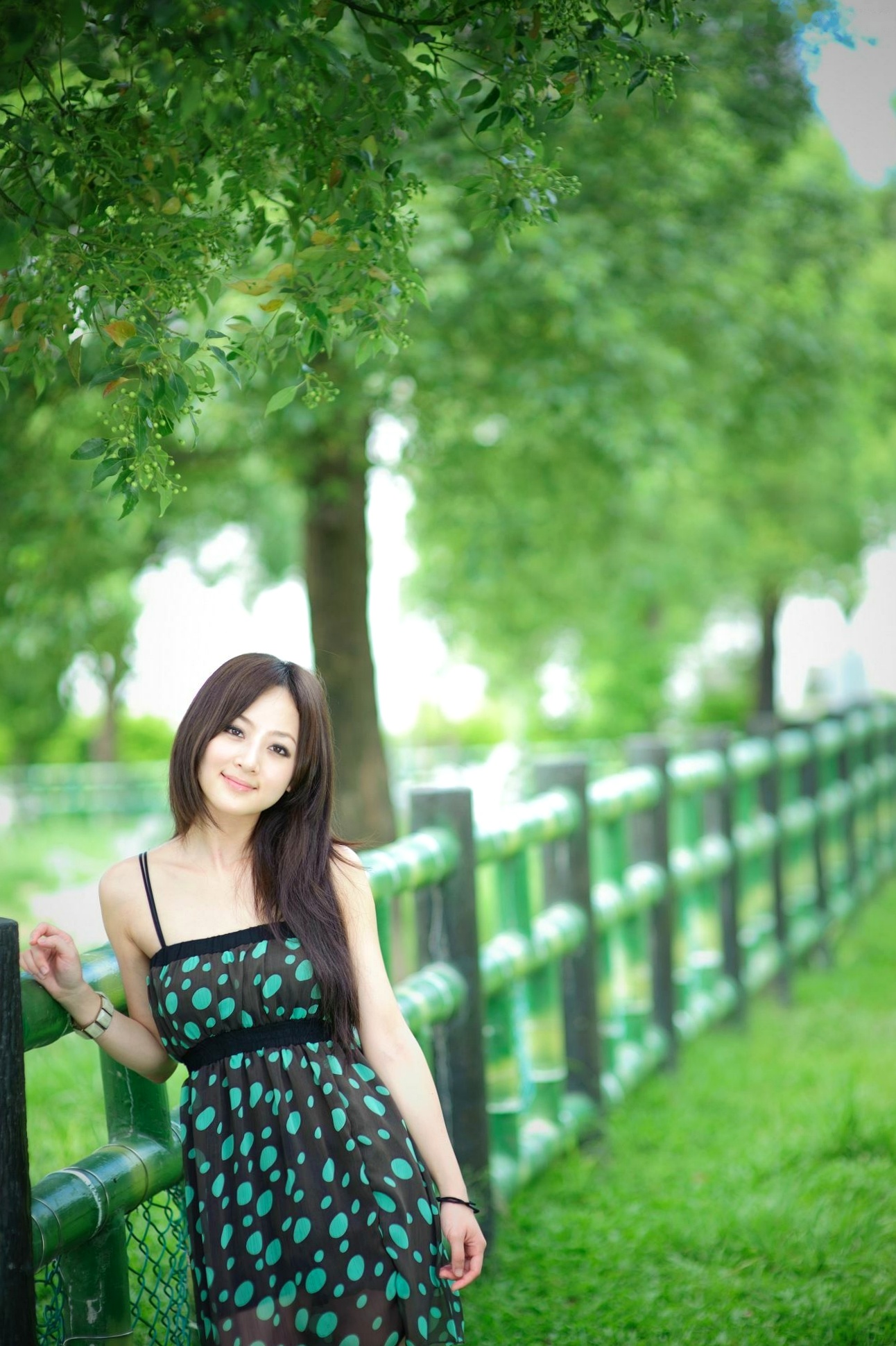 Gallery - 台湾正妹张允霏果子MM户外街拍写真，清新甜美气质，永和四号公园治愈系少女外拍图集台湾清新户外街拍治愈系 女神私房照_秀色女神 - image 7