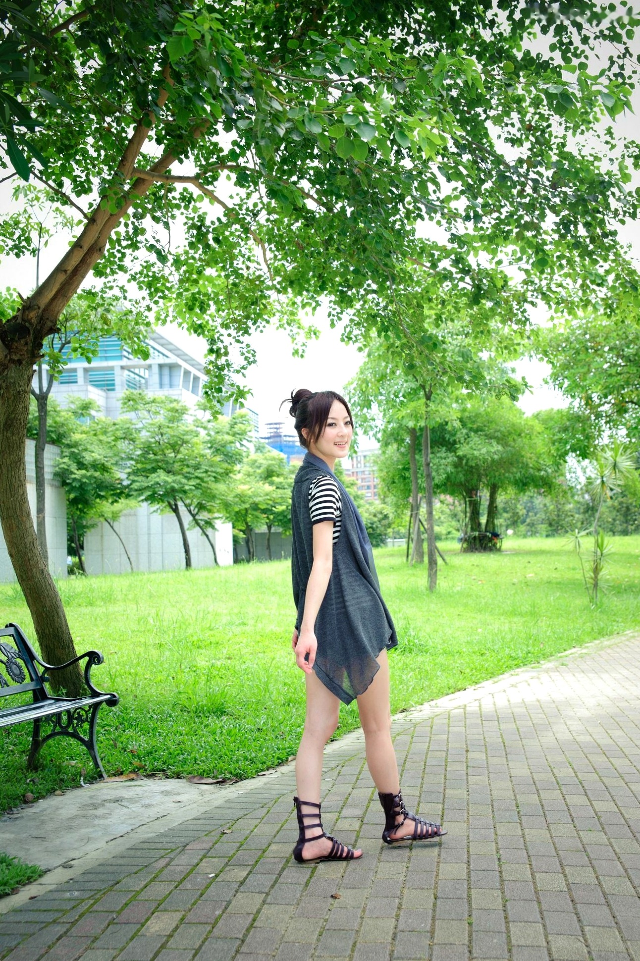 Gallery - 台湾正妹张允霏果子MM户外街拍写真，清新甜美气质，永和四号公园治愈系少女外拍图集台湾清新户外街拍治愈系 女神私房照_秀色女神 - image 31