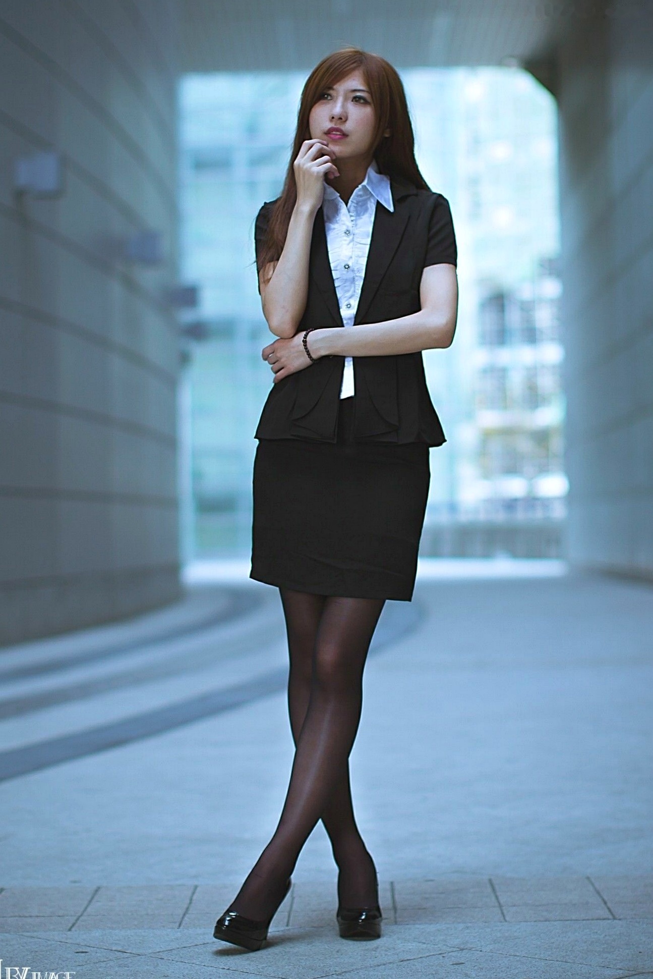 Gallery - 台湾正妹张子瀞《小瀞》职场OL套装与街拍清新风格写真集[28P]台湾气质街拍制服女神 女神私房照_秀色女神 - image 7