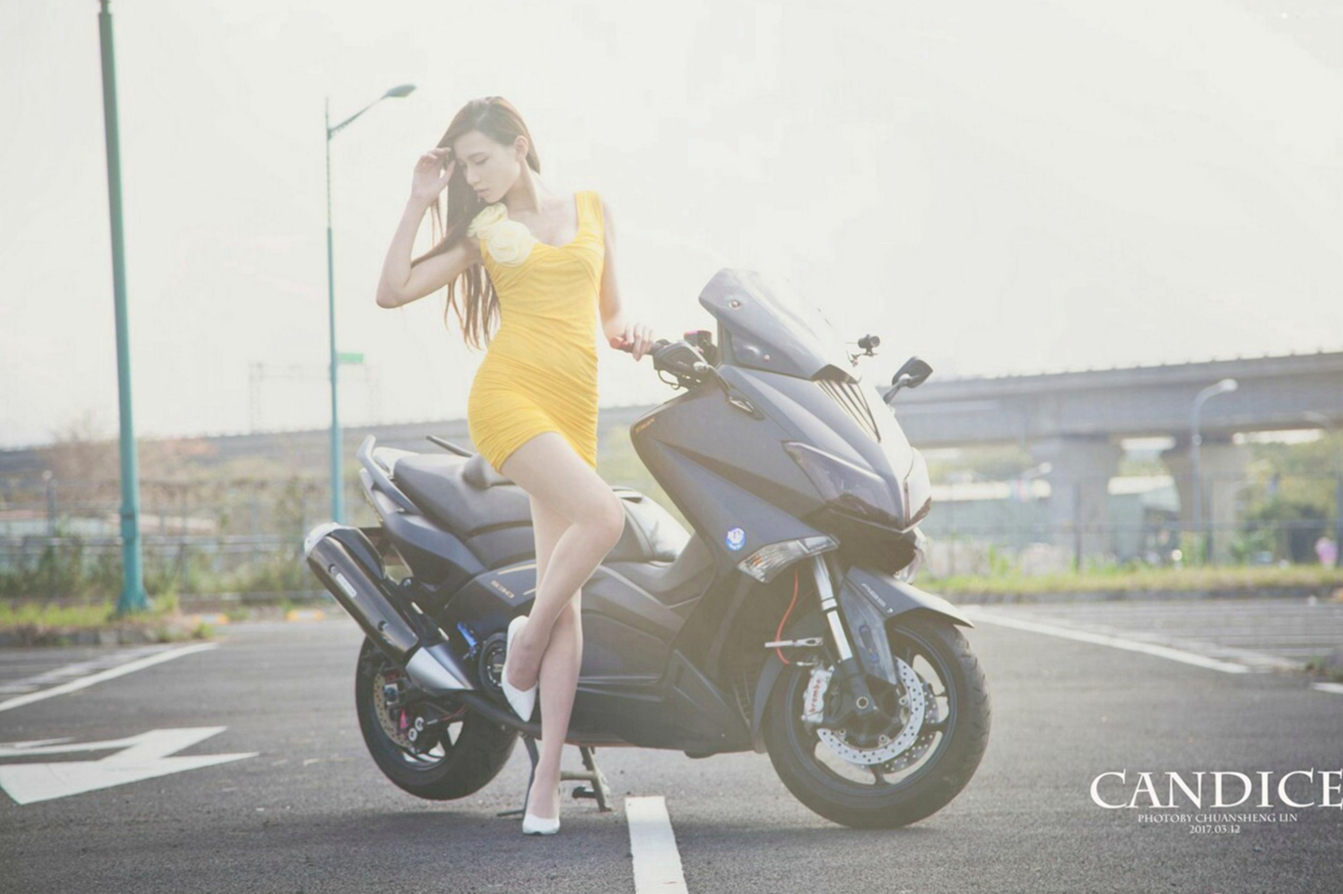 Gallery - 台湾正妹蔡译心Candice《动感时尚机车女郎》户外街拍写真，冷艳气质大长腿尽显帅气美感台湾街拍美腿户外气质 女神私房照_秀色女神 - image 2
