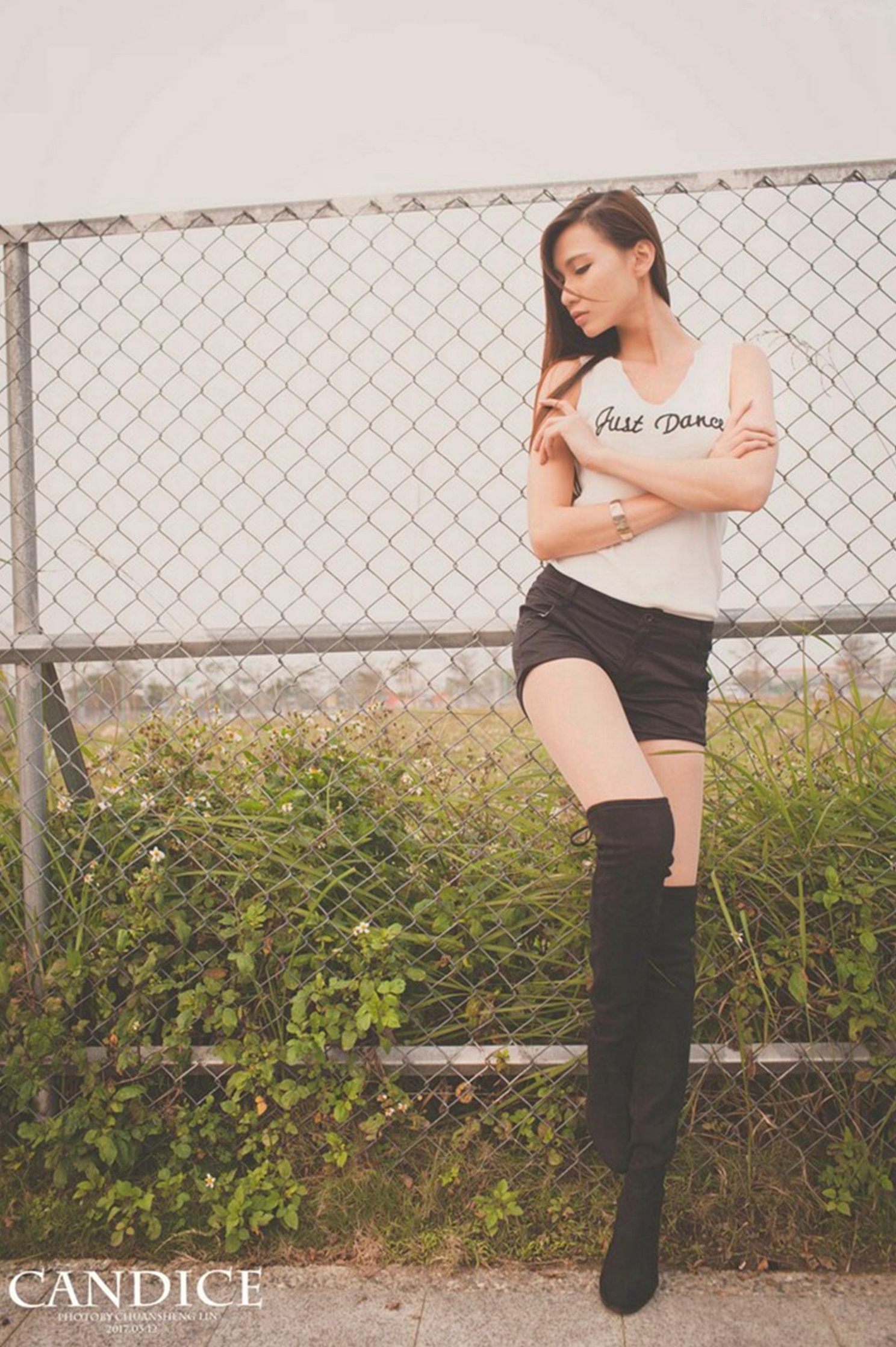 Gallery - 台湾正妹蔡译心Candice《动感时尚机车女郎》户外街拍写真，冷艳气质大长腿尽显帅气美感台湾街拍美腿户外气质 女神私房照_秀色女神 - image 50