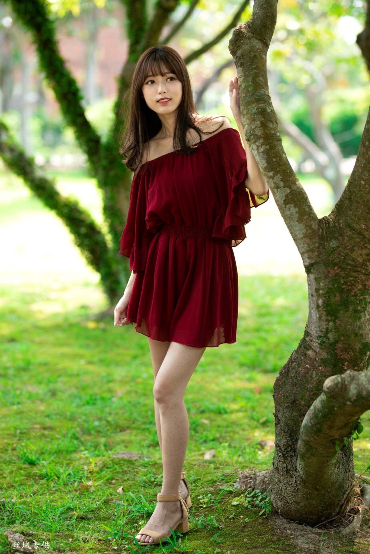 Gallery - 台湾正妹Lady憶憶/彭丽嘉《士林官邸》户外写真，优雅红裙清纯气质女神清新街拍台湾气质清新户外女神 女神私房照_秀色女神 - image 6