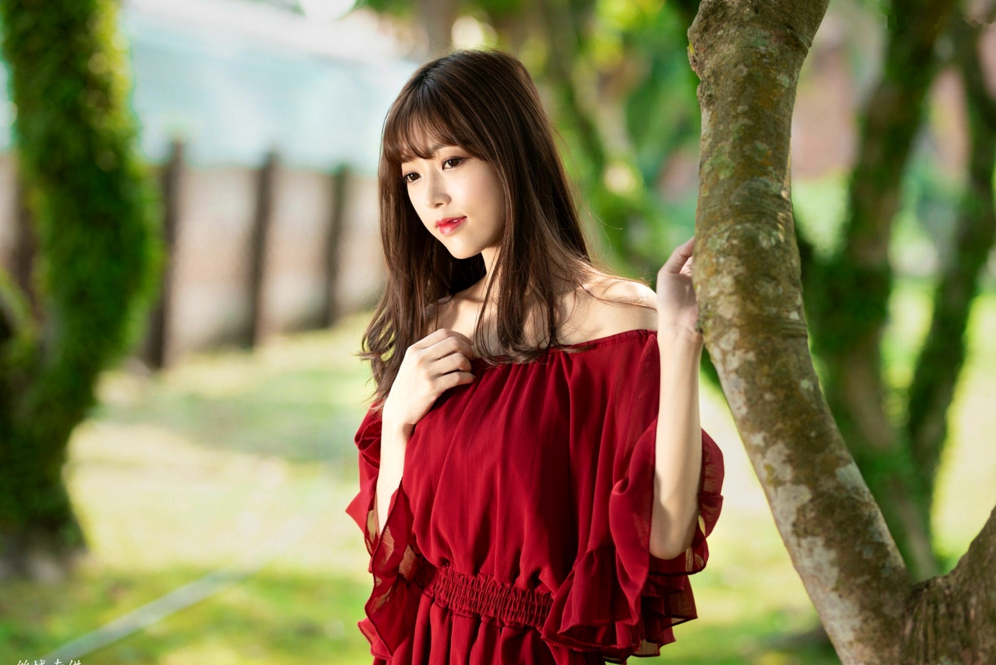 Gallery - 台湾正妹Lady憶憶/彭丽嘉《士林官邸》户外写真，优雅红裙清纯气质女神清新街拍台湾气质清新户外女神 女神私房照_秀色女神 - image 7