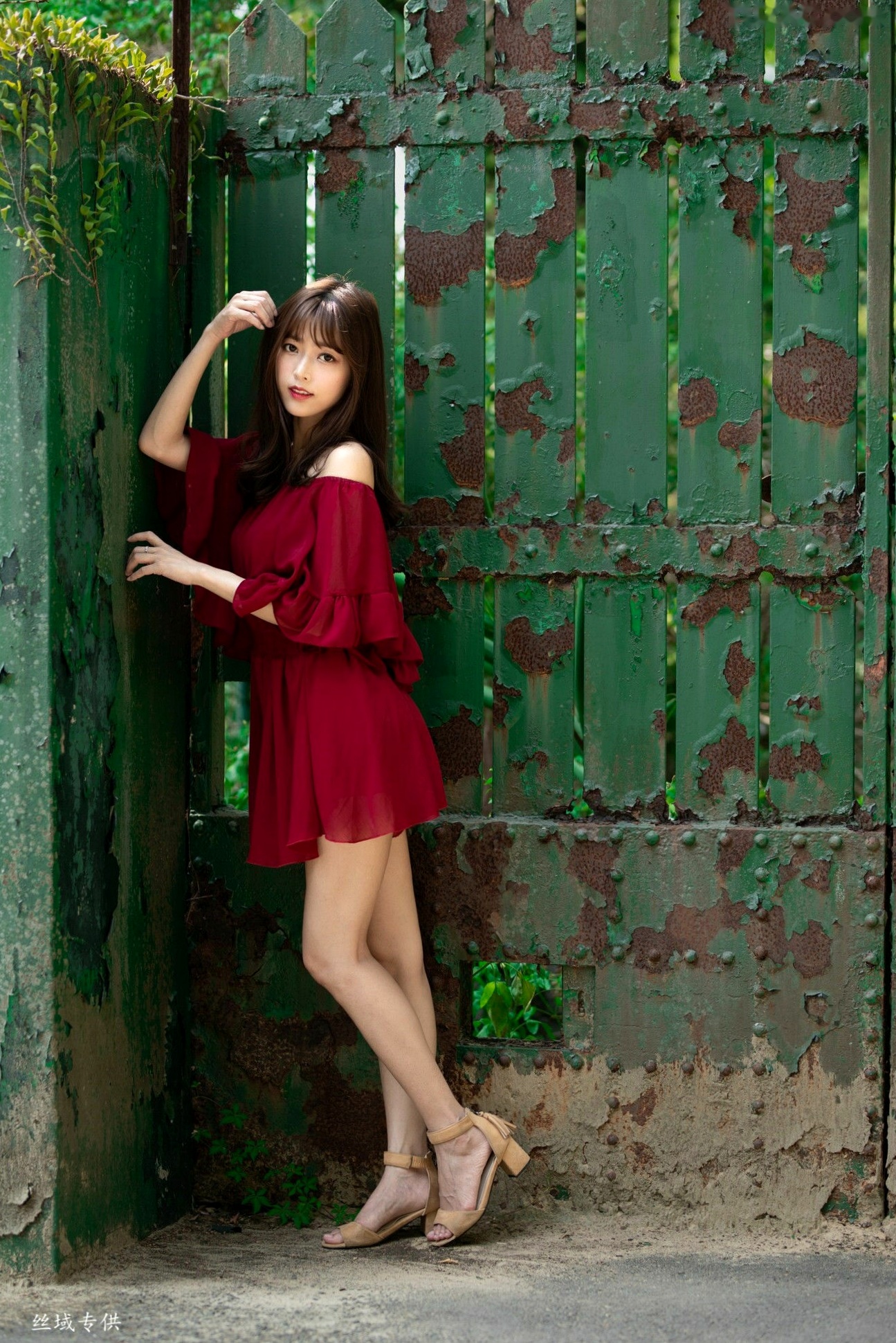 Gallery - 台湾正妹Lady憶憶/彭丽嘉《士林官邸》户外写真，优雅红裙清纯气质女神清新街拍台湾气质清新户外女神 女神私房照_秀色女神 - image 17