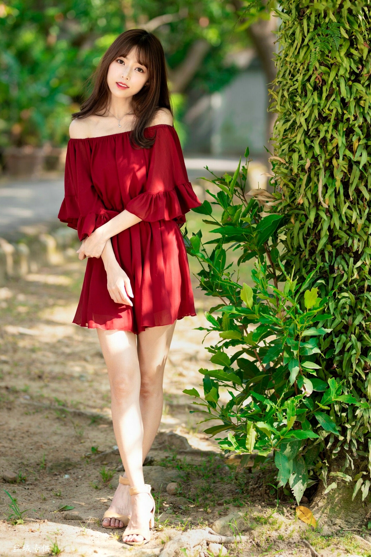 Gallery - 台湾正妹Lady憶憶/彭丽嘉《士林官邸》户外写真，优雅红裙清纯气质女神清新街拍台湾气质清新户外女神 女神私房照_秀色女神 - image 23