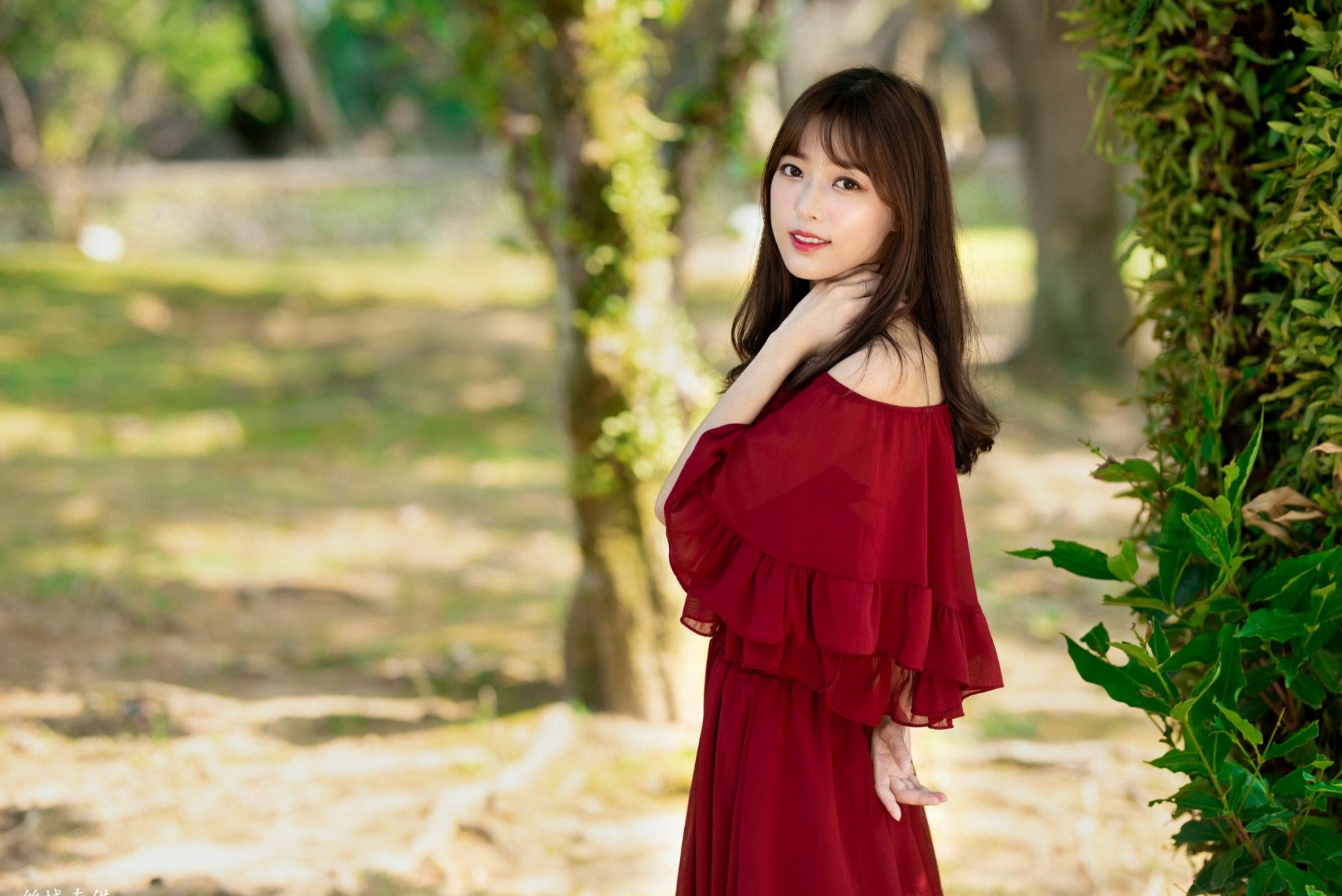 Gallery - 台湾正妹Lady憶憶/彭丽嘉《士林官邸》户外写真，优雅红裙清纯气质女神清新街拍台湾气质清新户外女神 女神私房照_秀色女神 - image 24