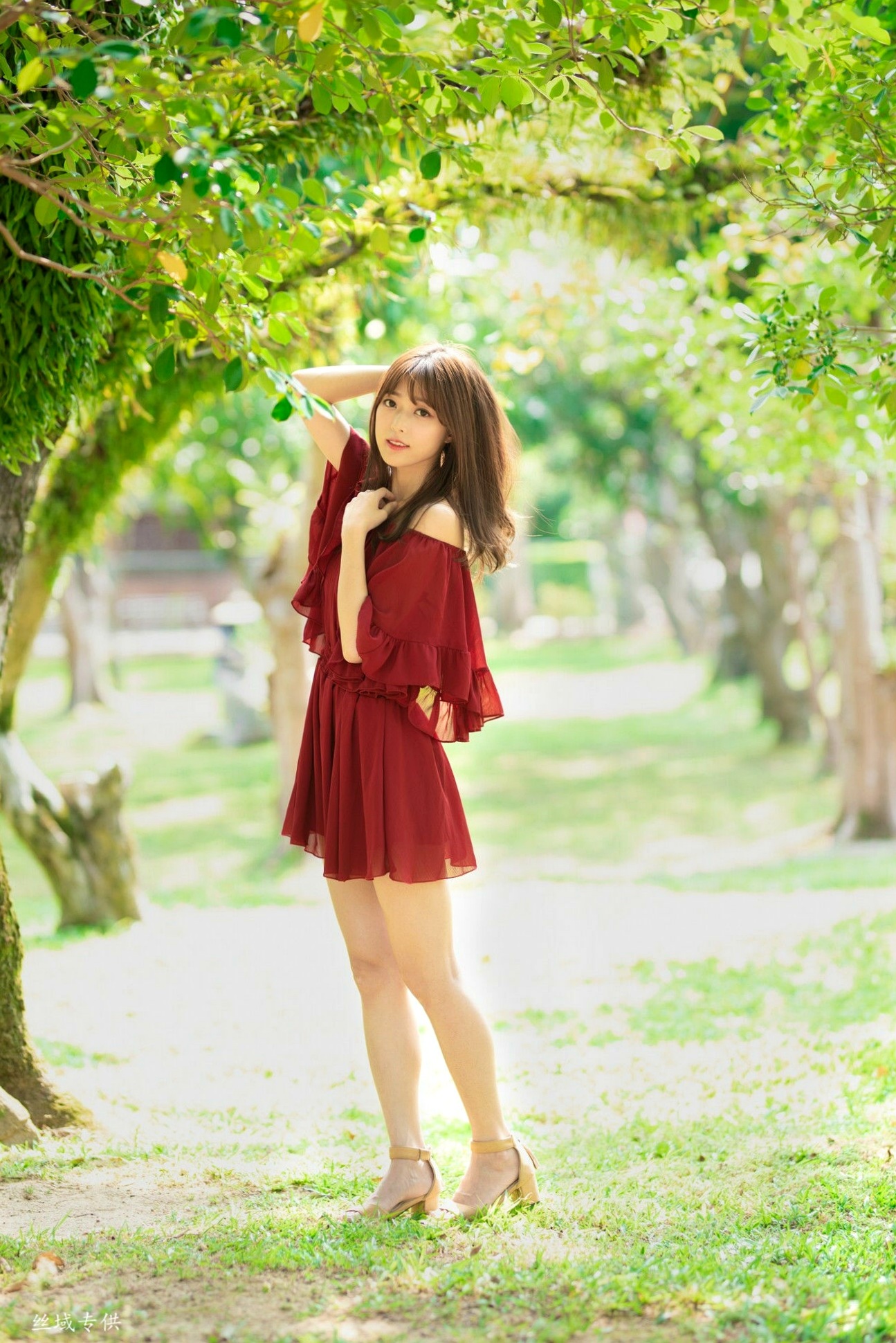 Gallery - 台湾正妹Lady憶憶/彭丽嘉《士林官邸》户外写真，优雅红裙清纯气质女神清新街拍台湾气质清新户外女神 女神私房照_秀色女神 - image 29